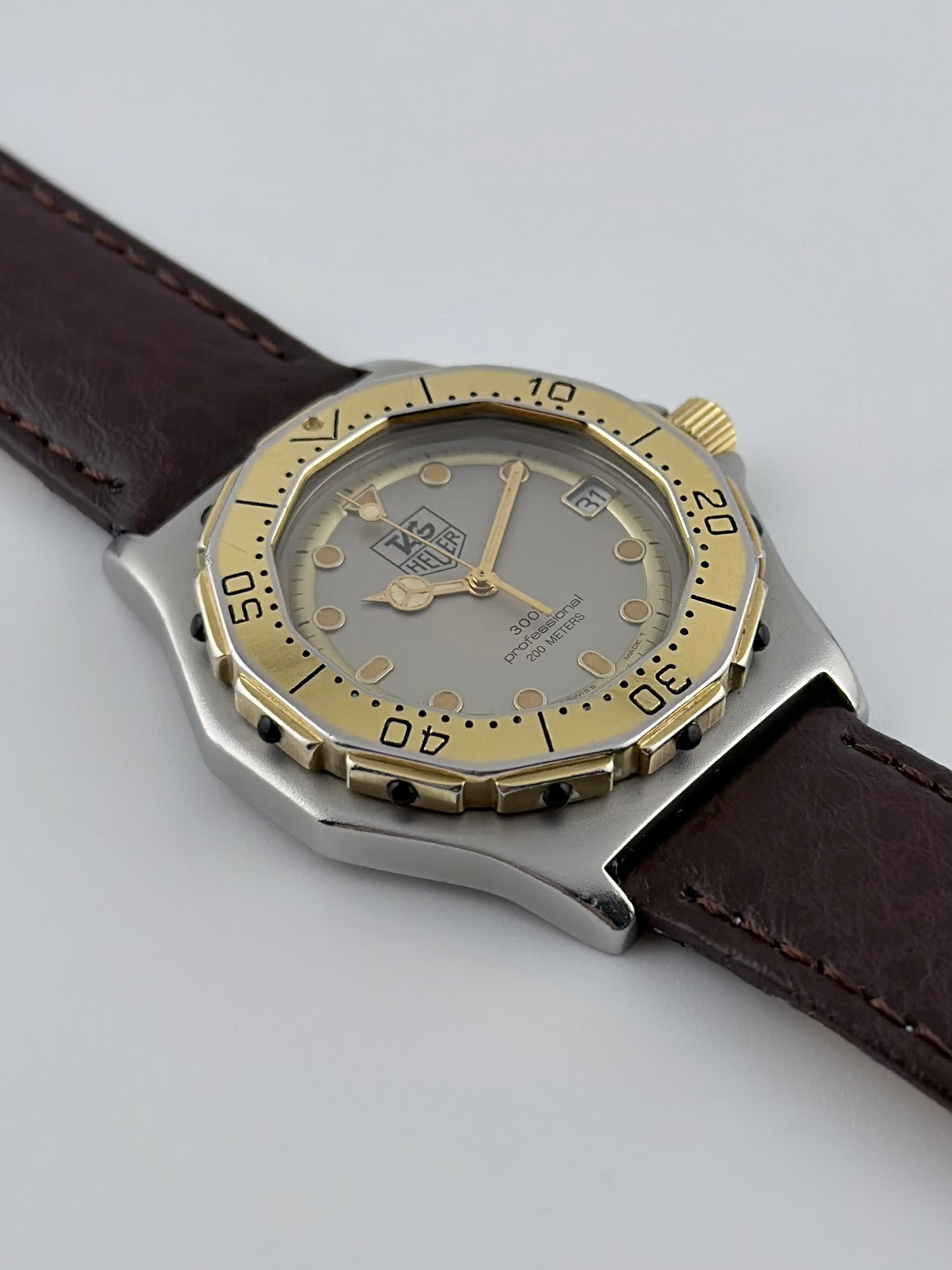 Tag Heuer Professional 3000 Quartz Date - 934.206