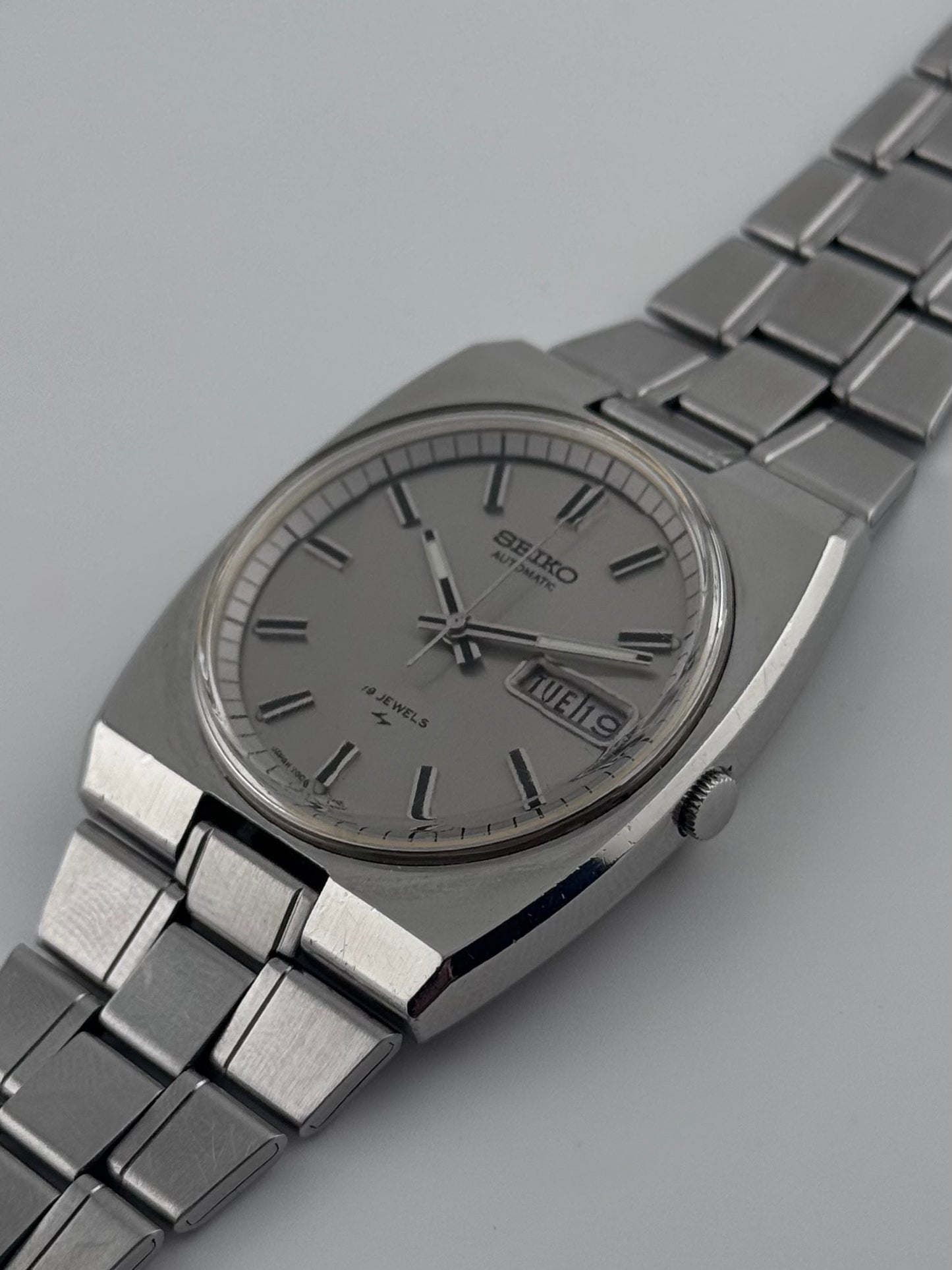 Seiko Automatic Rare Semi faceted 7006-6000