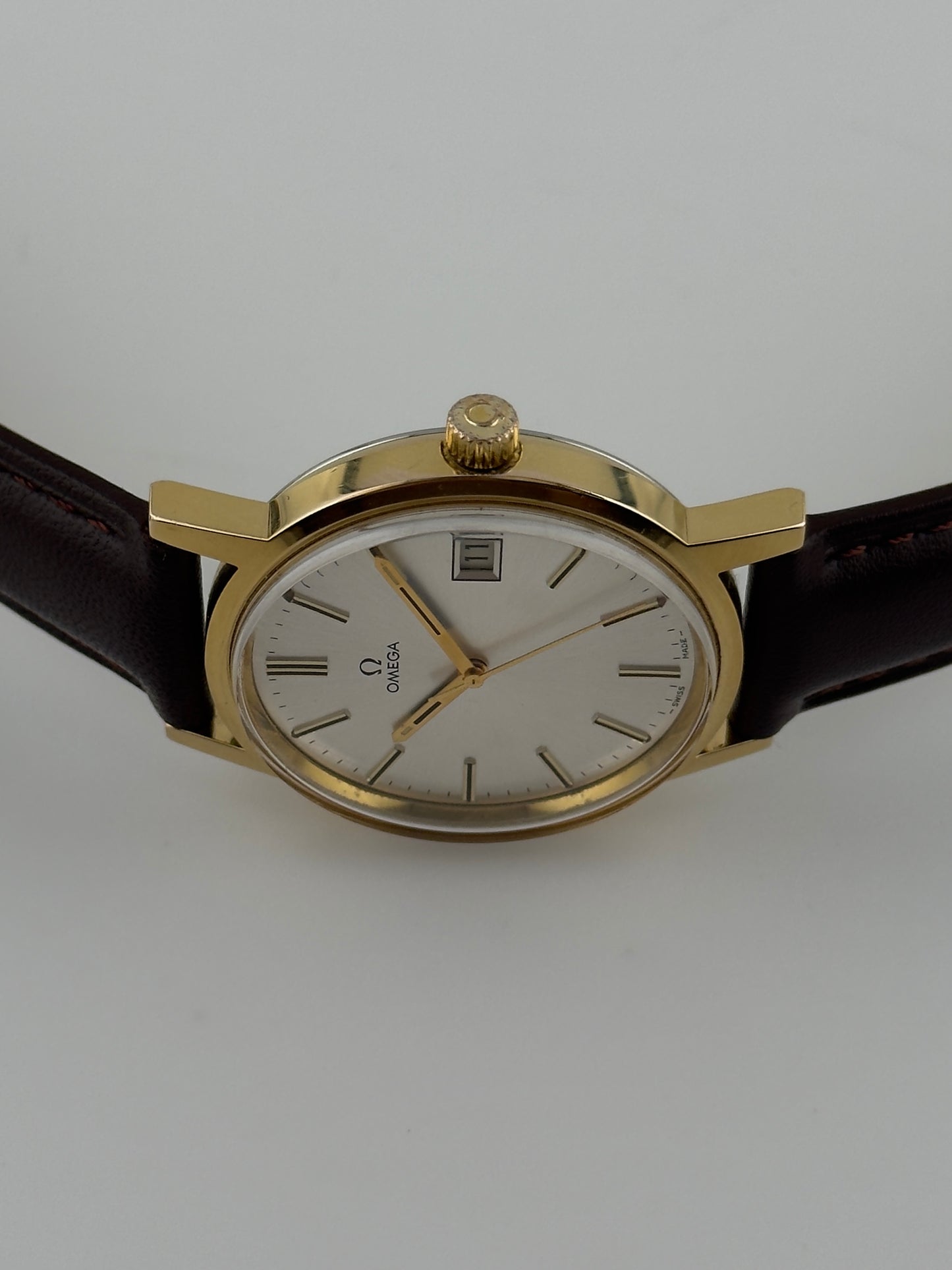 Omega Geneve Date Manual Wind - 136.0104