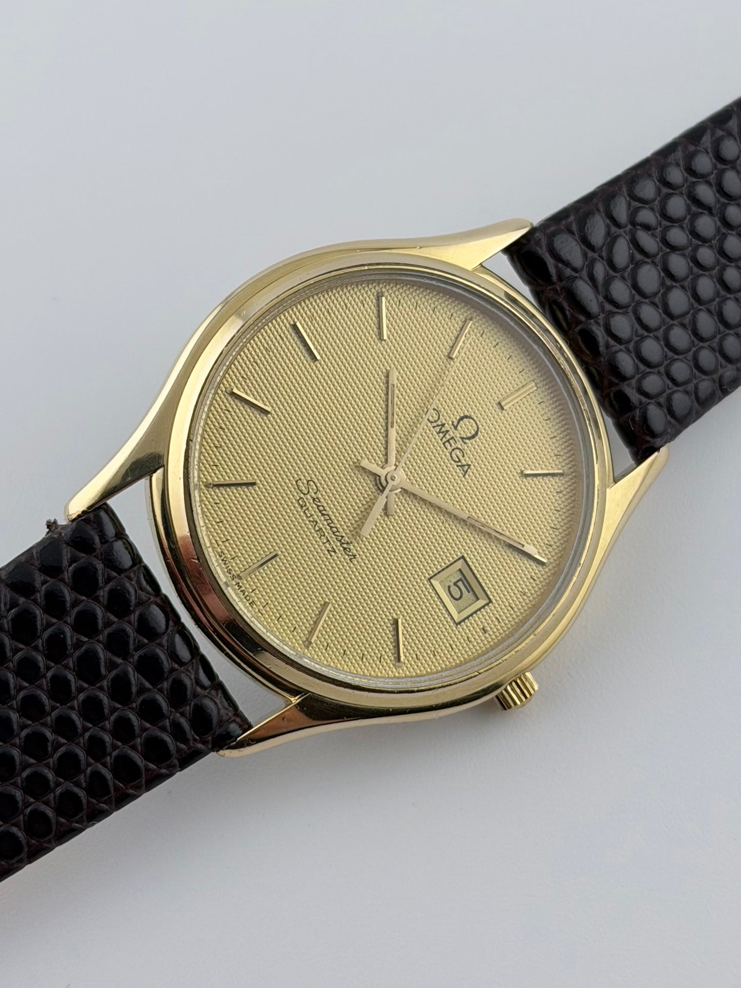 Omega Seamaster Quartz Date 196.0251 - Hobnail Dial