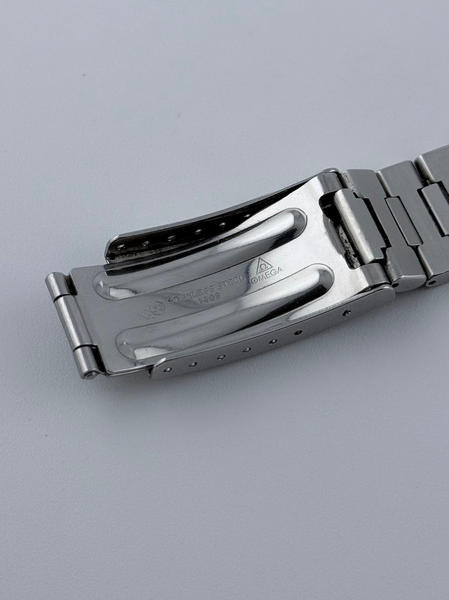 Omega Speedmaster Automatic Date - 175.0043 - Rare Reverse Panda Dial