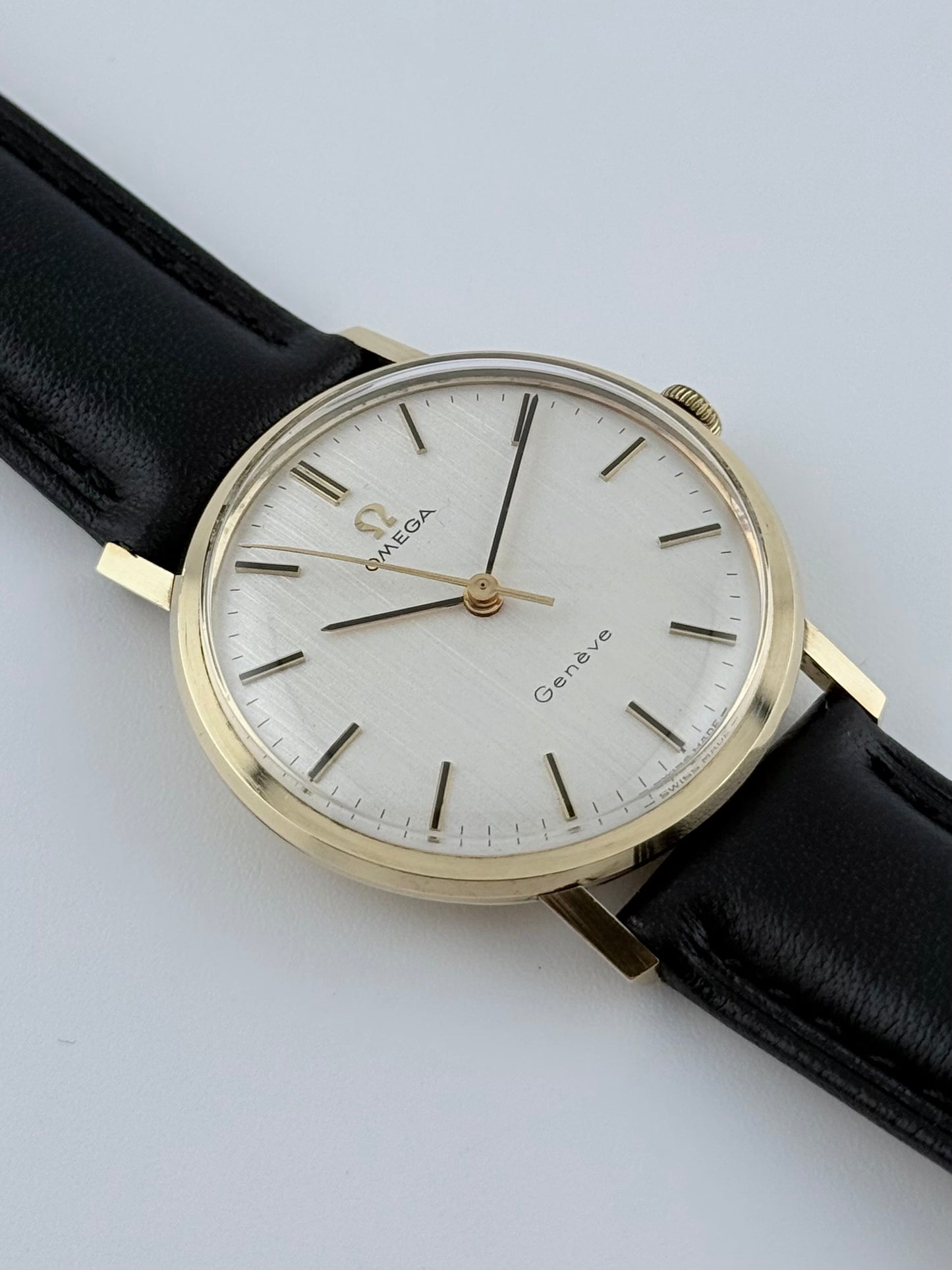 Omega Manual Wind  9ct Gold - 131.8412 - FULL SET!