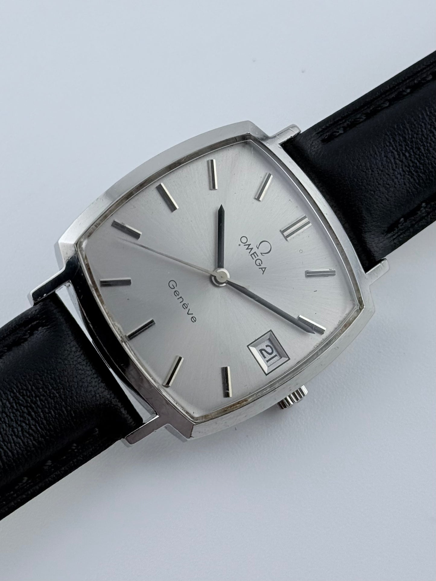 Omega Geneve Manual Wind Date 132.0052 - Box and Papers