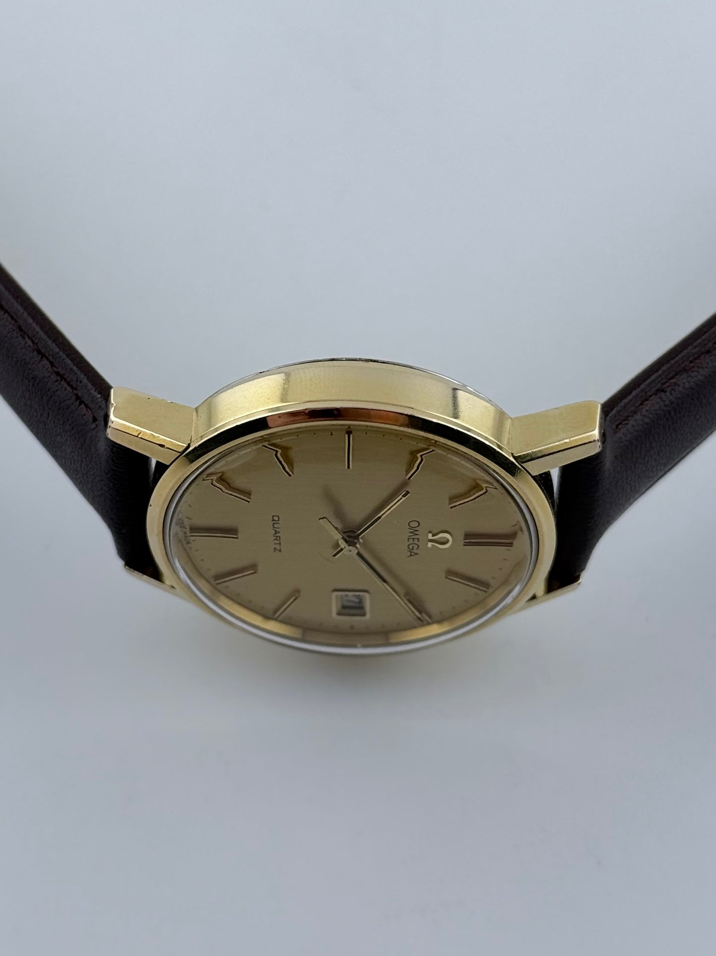 Omega Quartz Date - 196.0160