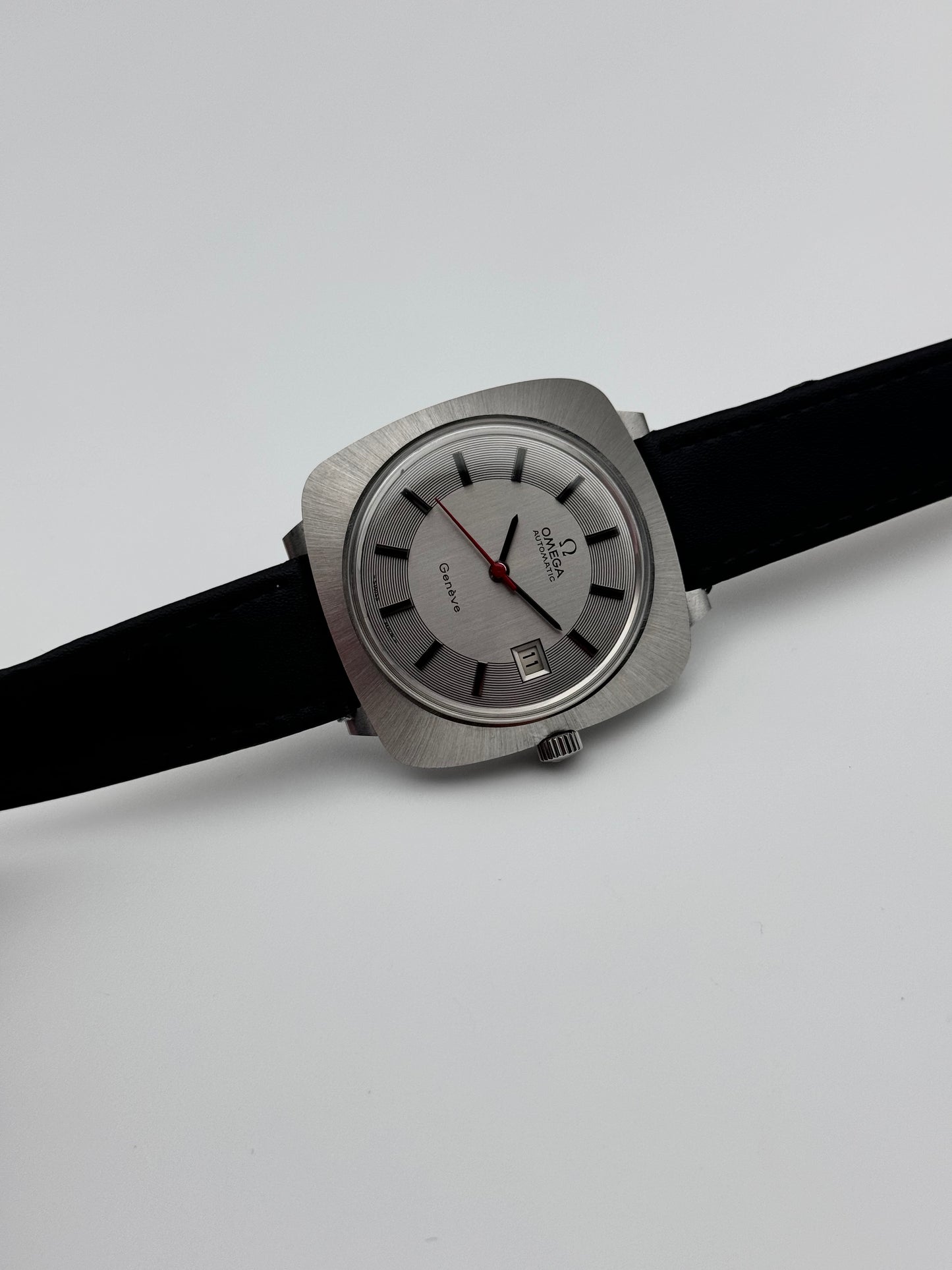 Omega Geneve Automatic Date Record Dial Extremely Rare New Old Stock - 166.081