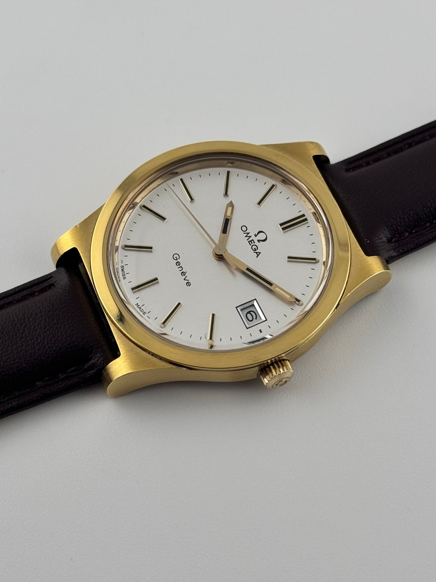 Omega Geneve Date Manual Wind - 136.0102 - Exceptional Condition