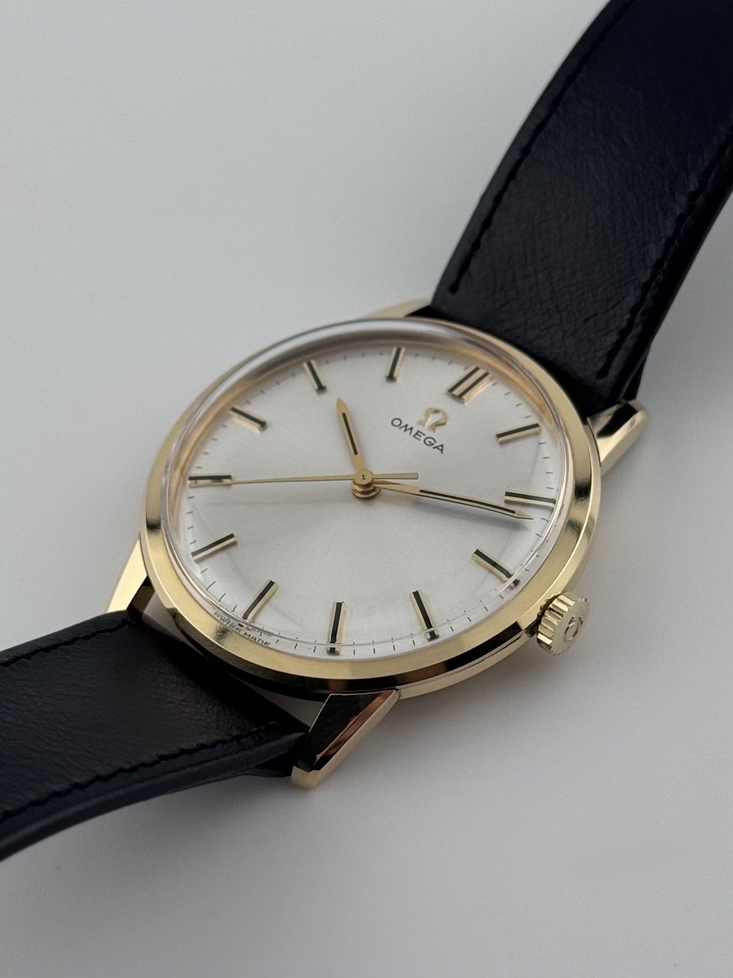 Omega Manual Wind  18ct Gold - 131.5418 - Box and Papers!