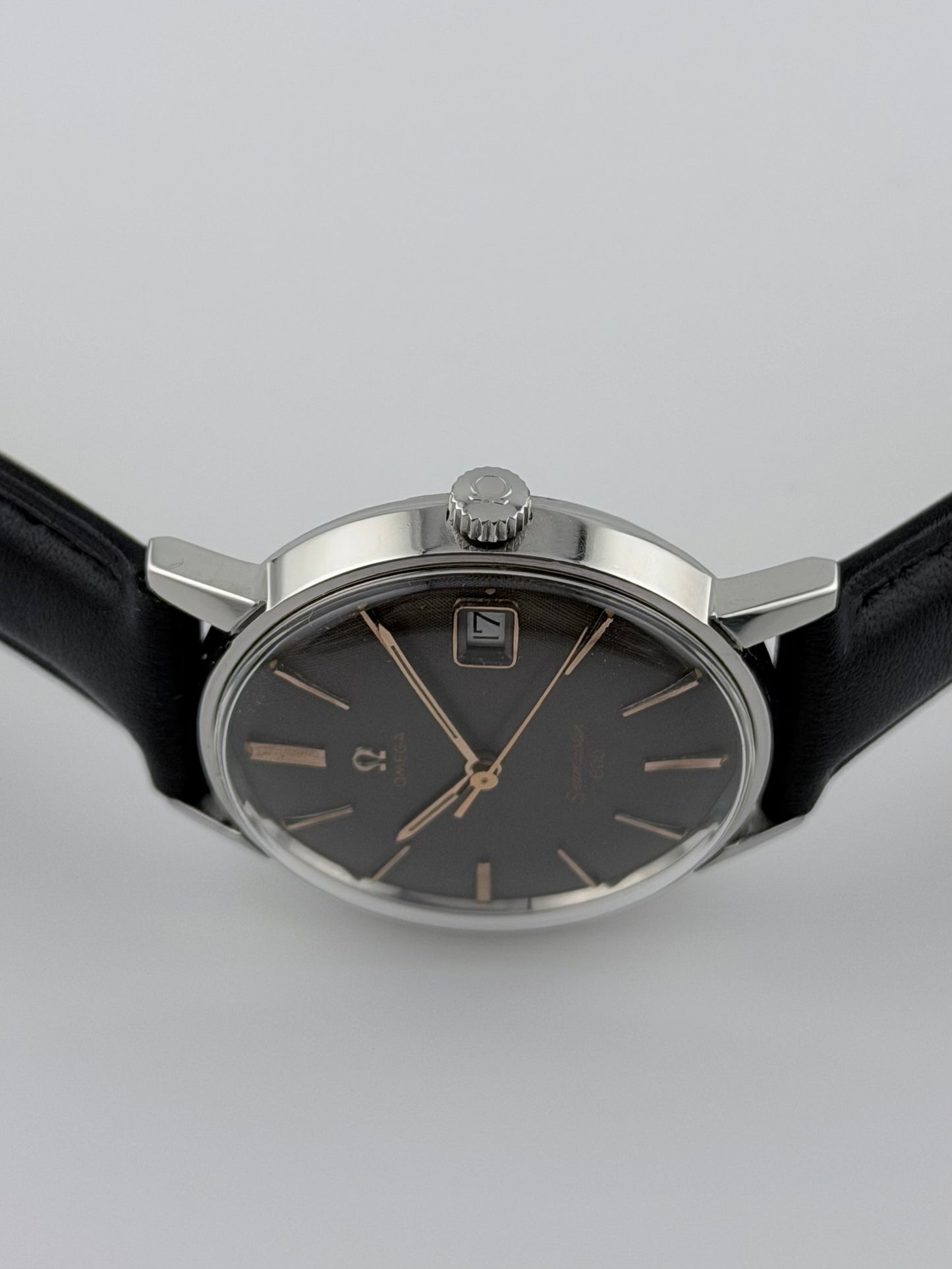 Omega Seamaster 600 Manual Wind - 136.011 - Carbon Dial - Ultra Rare!