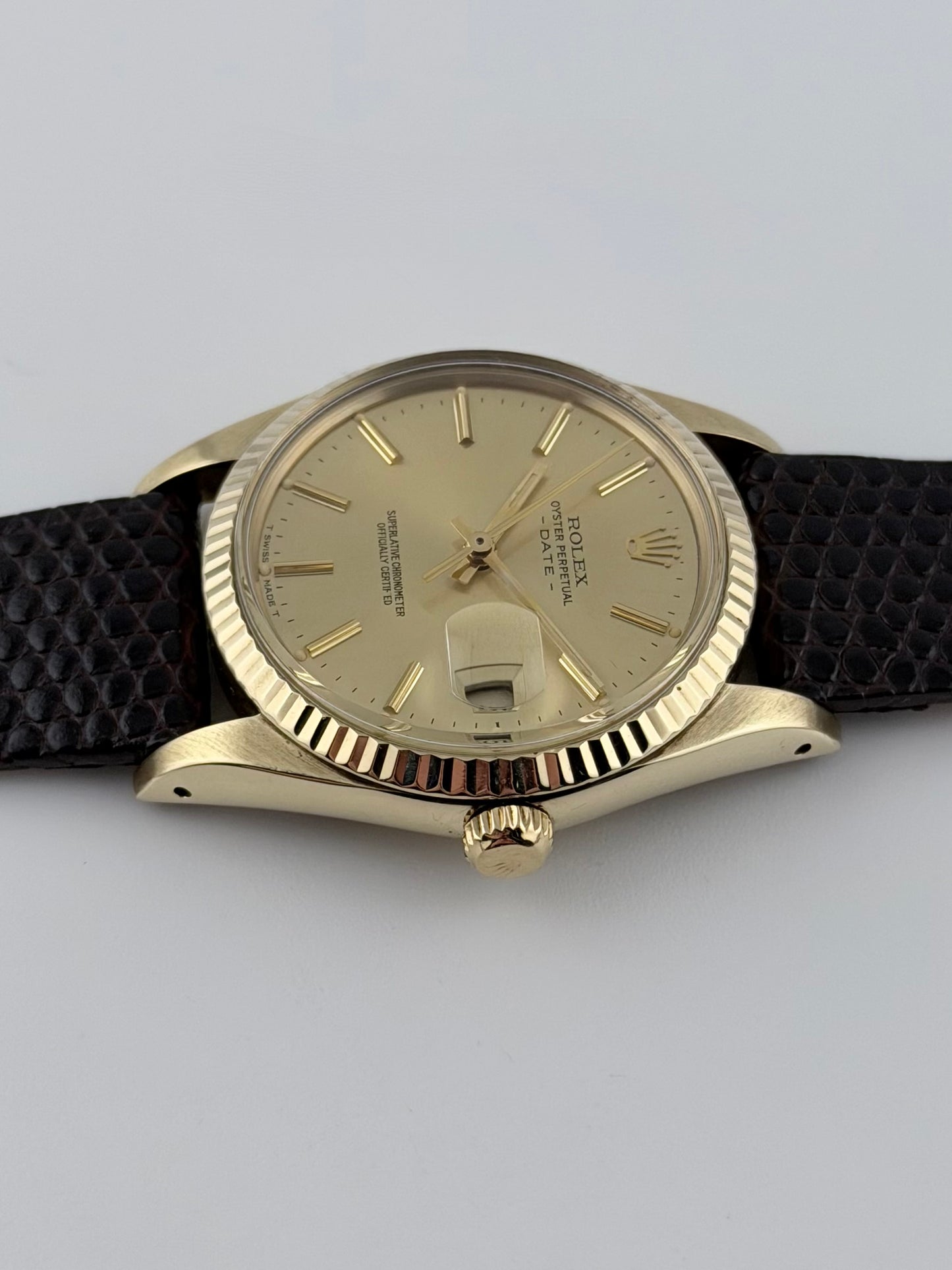 Rolex Oyster Perpetual Date Automatic - 15037 - Solid 14kt Gold