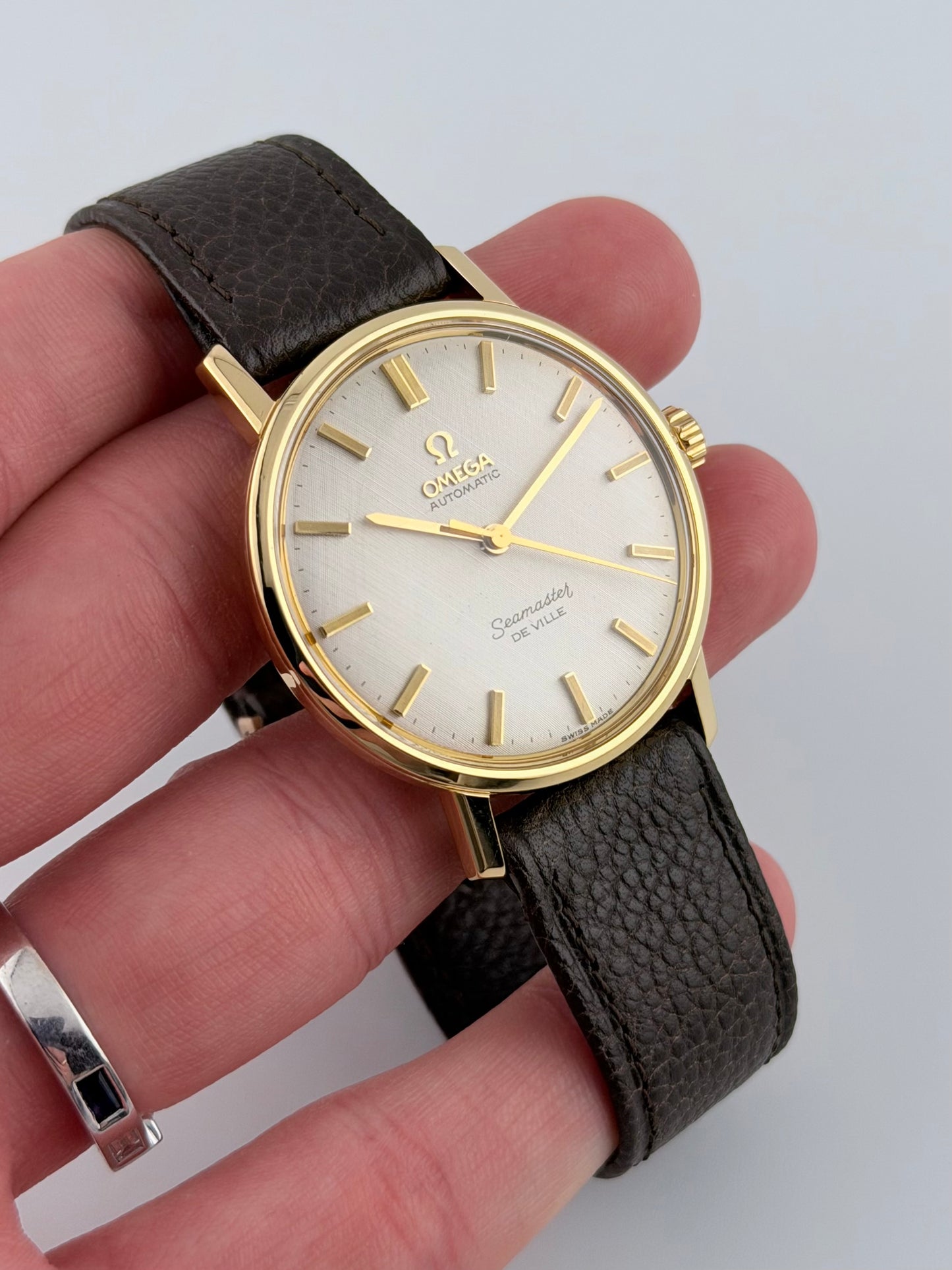 Omega Seamaster De Ville Automatic Linen Dial - 18ct Gold - 165.5020 - Box and Papers!