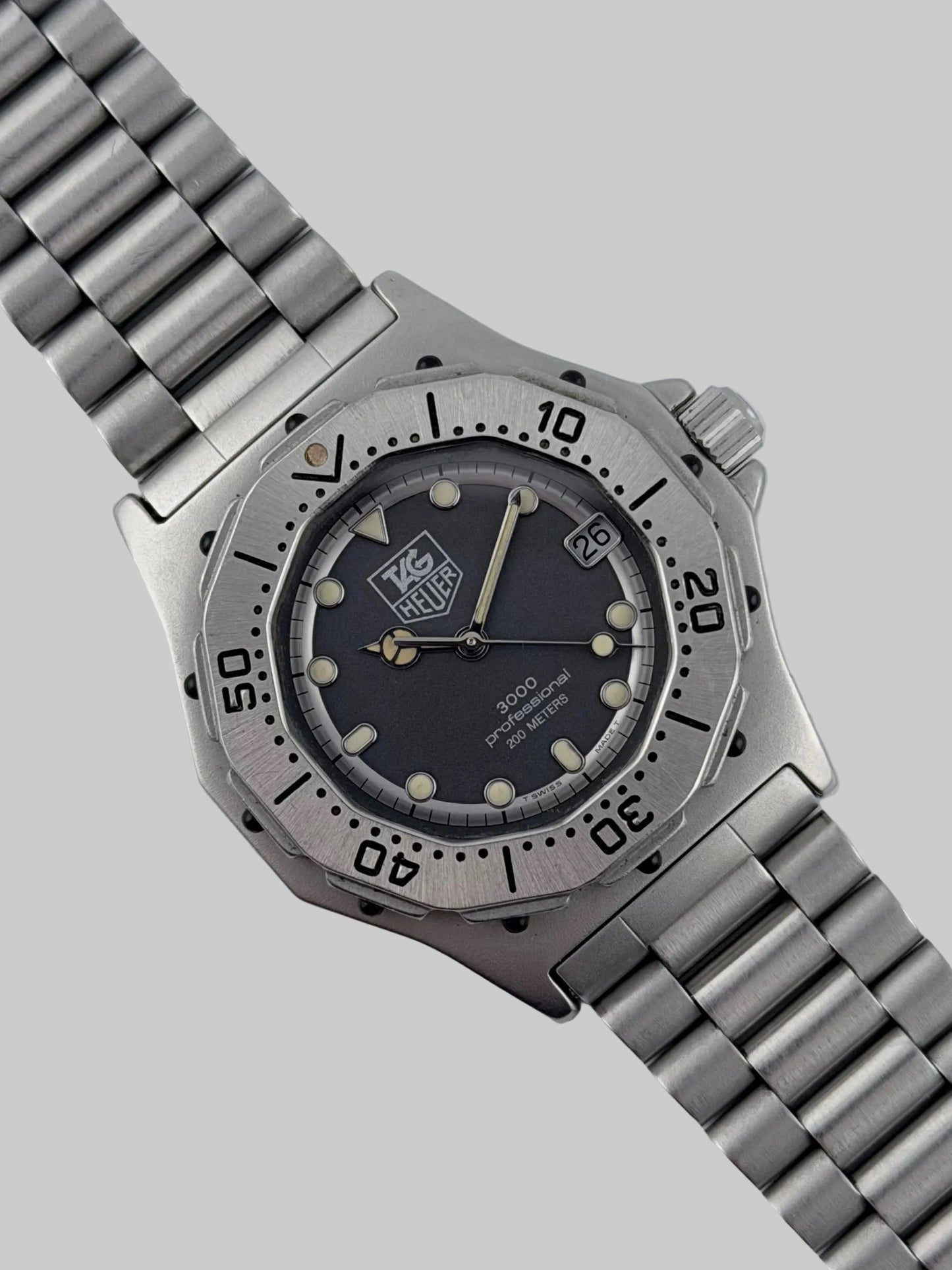 Tag Heuer Professional 3000 Quartz Date - 932.213
