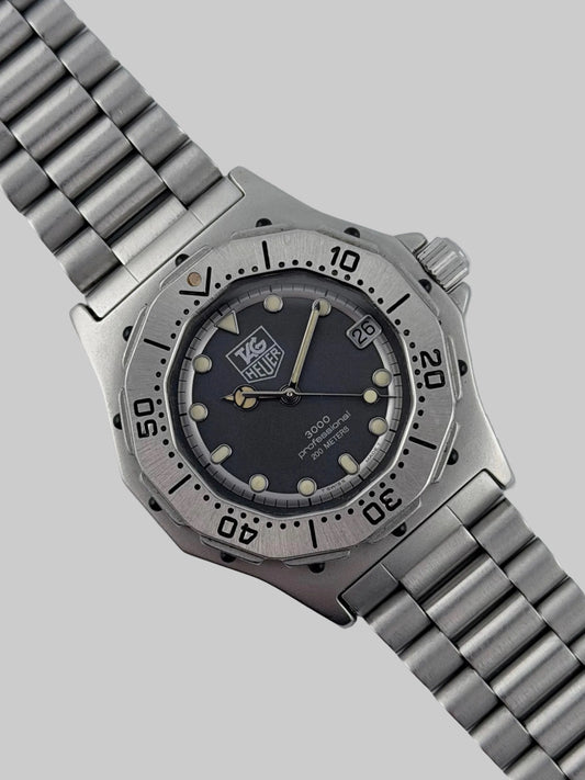 Tag Heuer Professional 3000 Quartz Date - 932.213