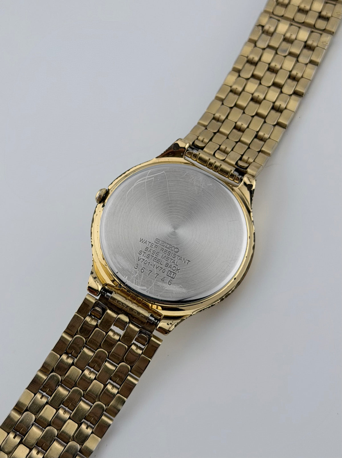 Seiko Quartz V701-1Y70