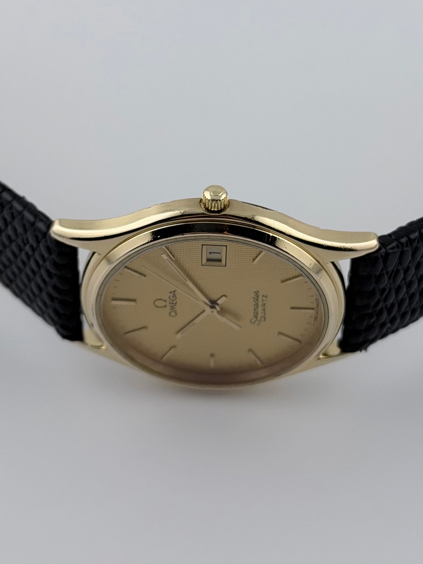 Omega Seamaster Quartz Date 196.0251 - Hobnail Dial