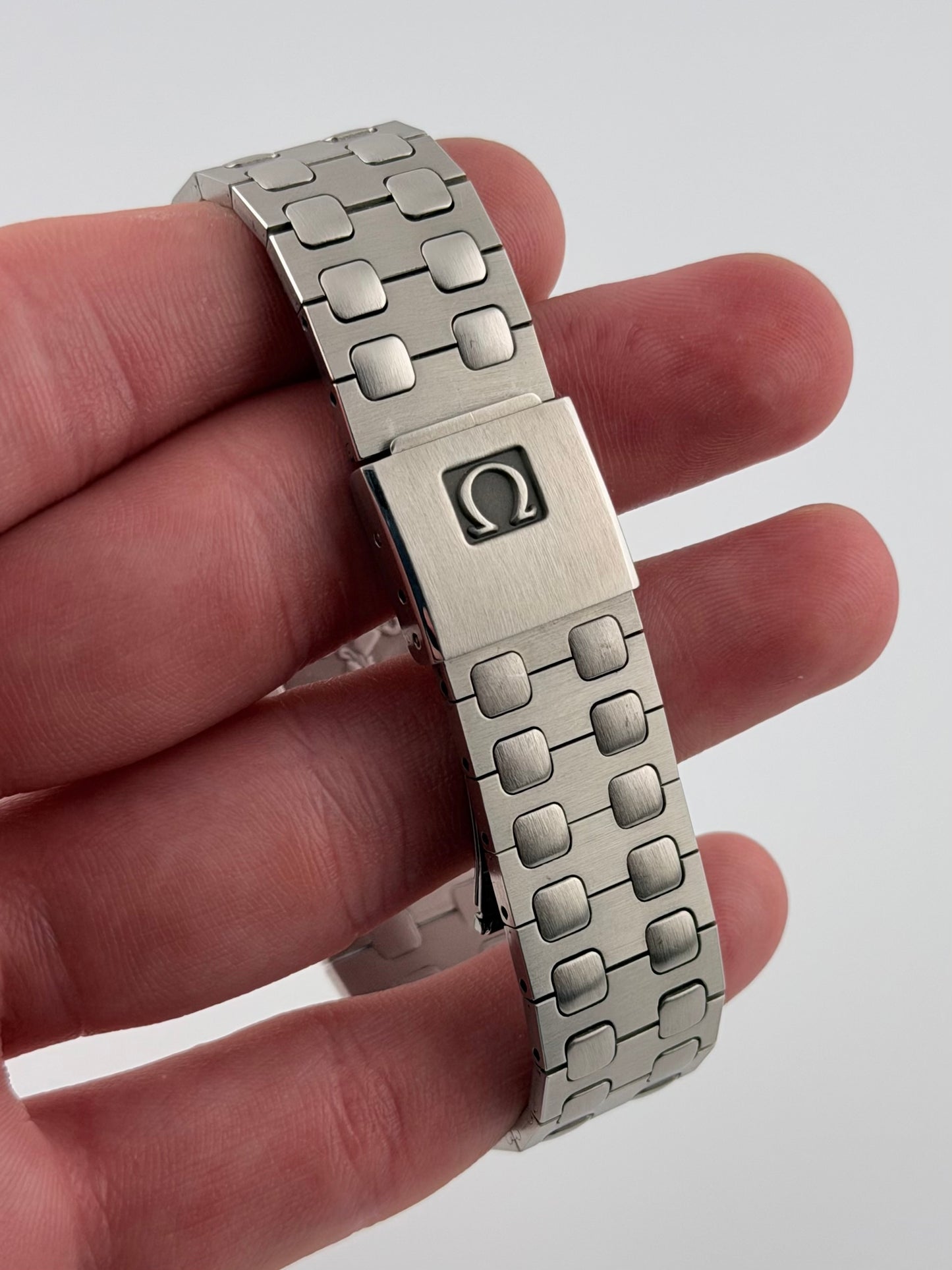 Omega Seamaster Quartz Date 396.0966 - Box and Papers