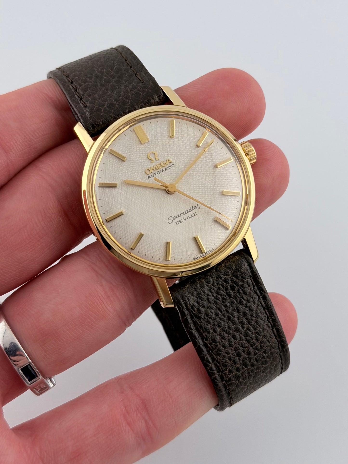 Omega Seamaster De Ville Automatic Linen Dial - 18ct Gold - 165.5020 - Box and Papers!