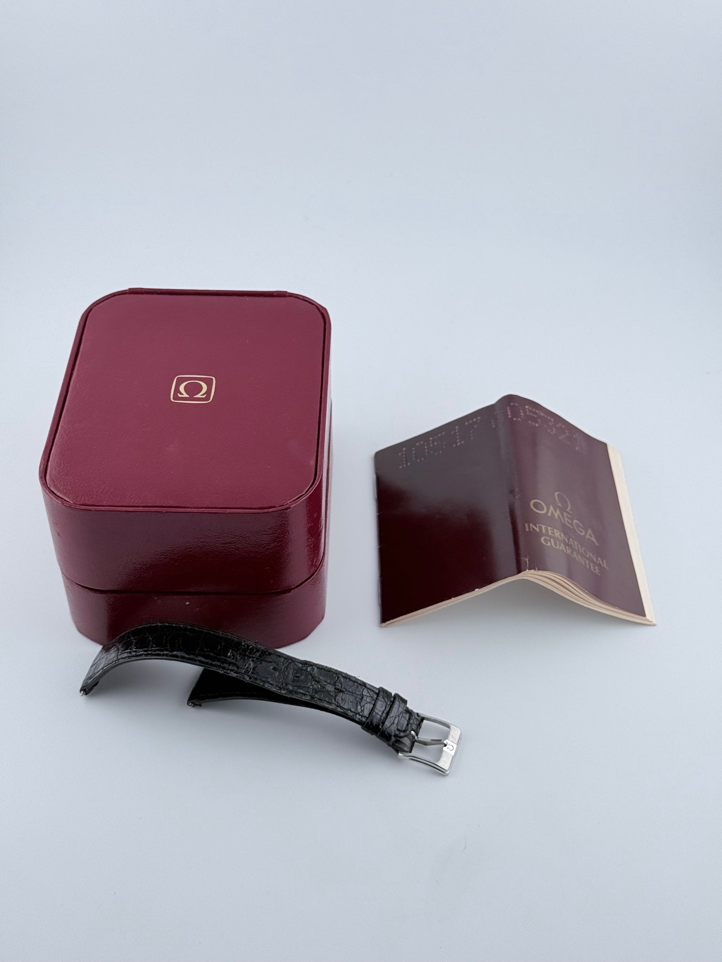 Omega Seamaster Quartz Date - 196.0251 - Waffle Dial - Box and Papers