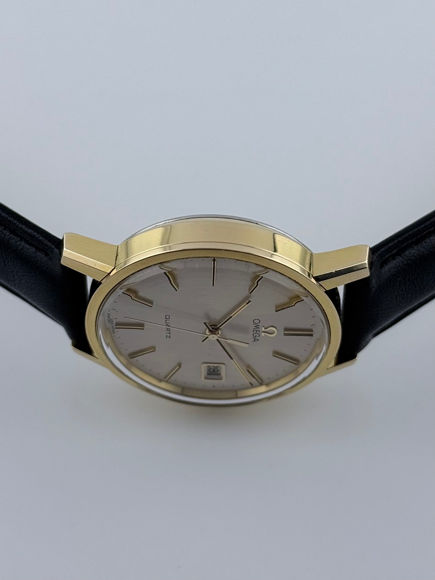 Omega Quartz Date 196.0160 - Box and Papers