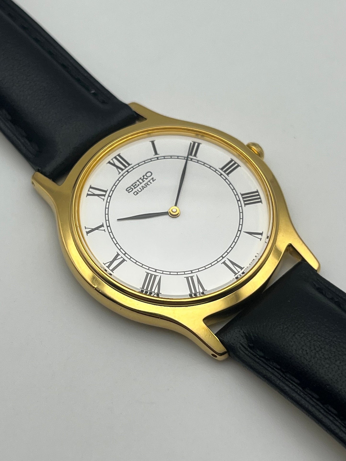 Seiko Quartz V700-8A10