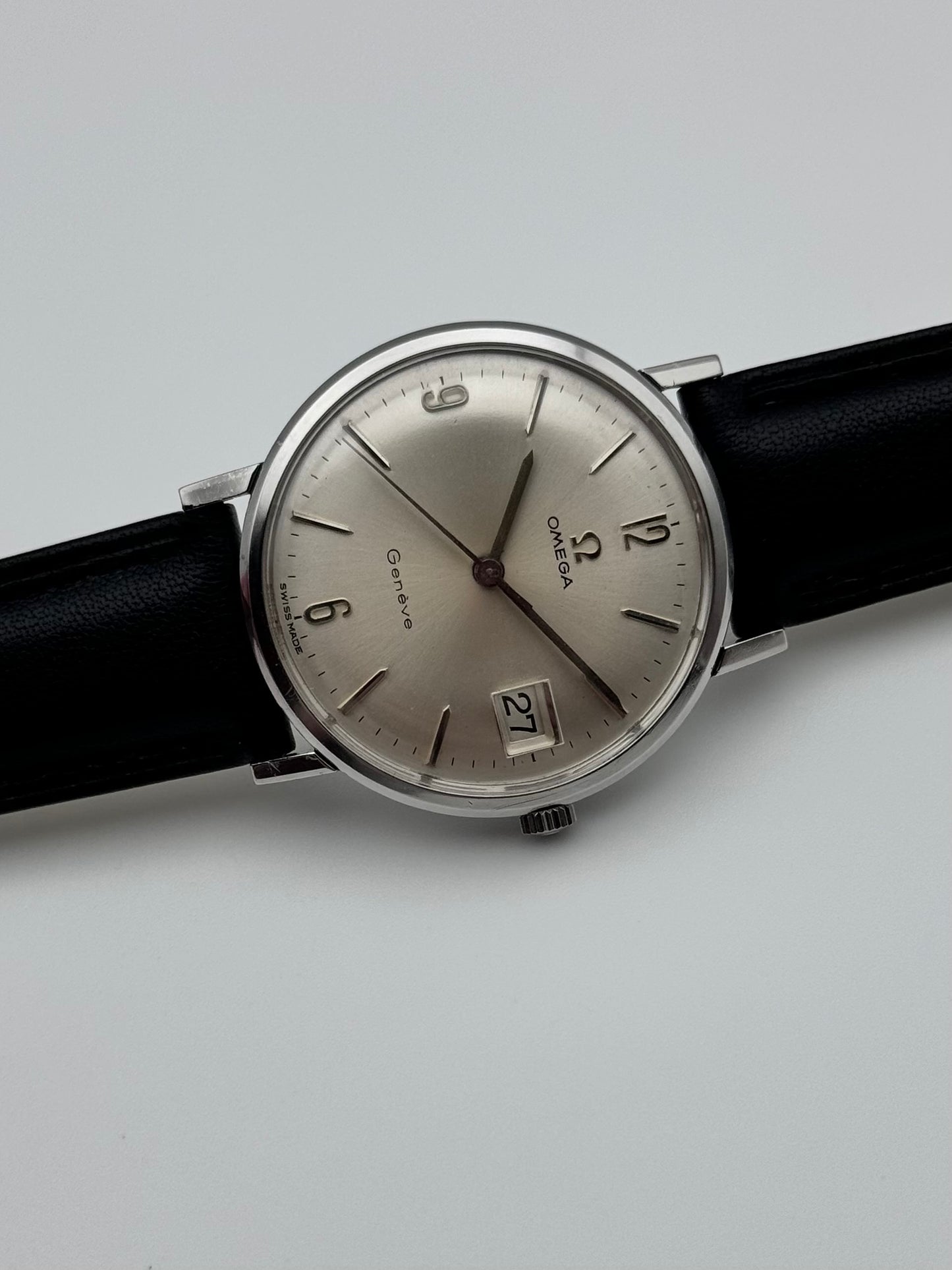 Omega Geneve Manual Wind Date 132.019 - Rare Dial Variant