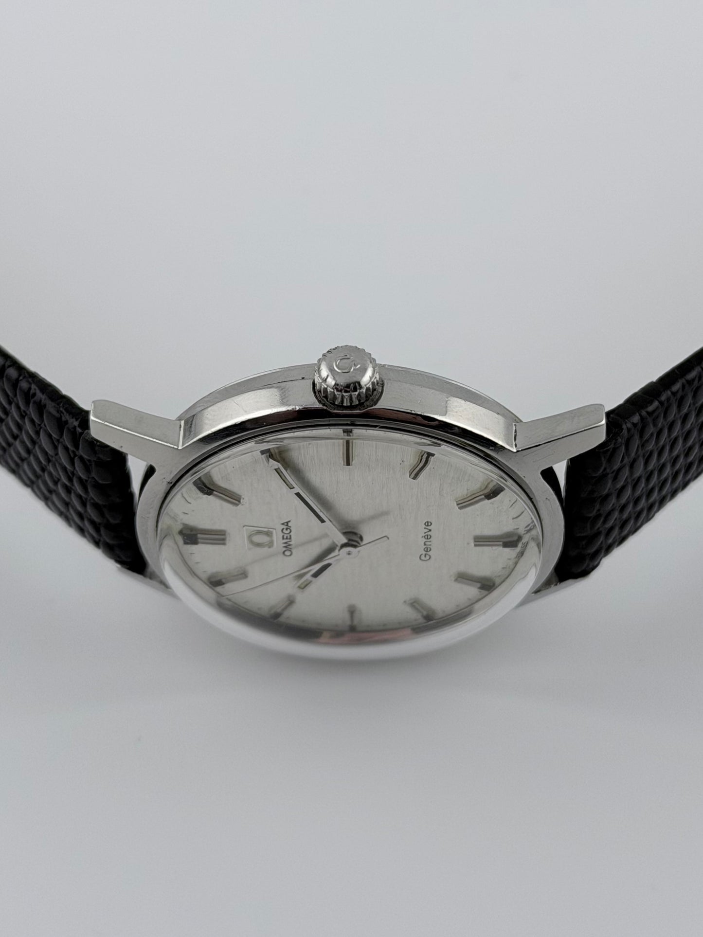Omega Geneve Manual Wind 135.070 - Shantung Dial
