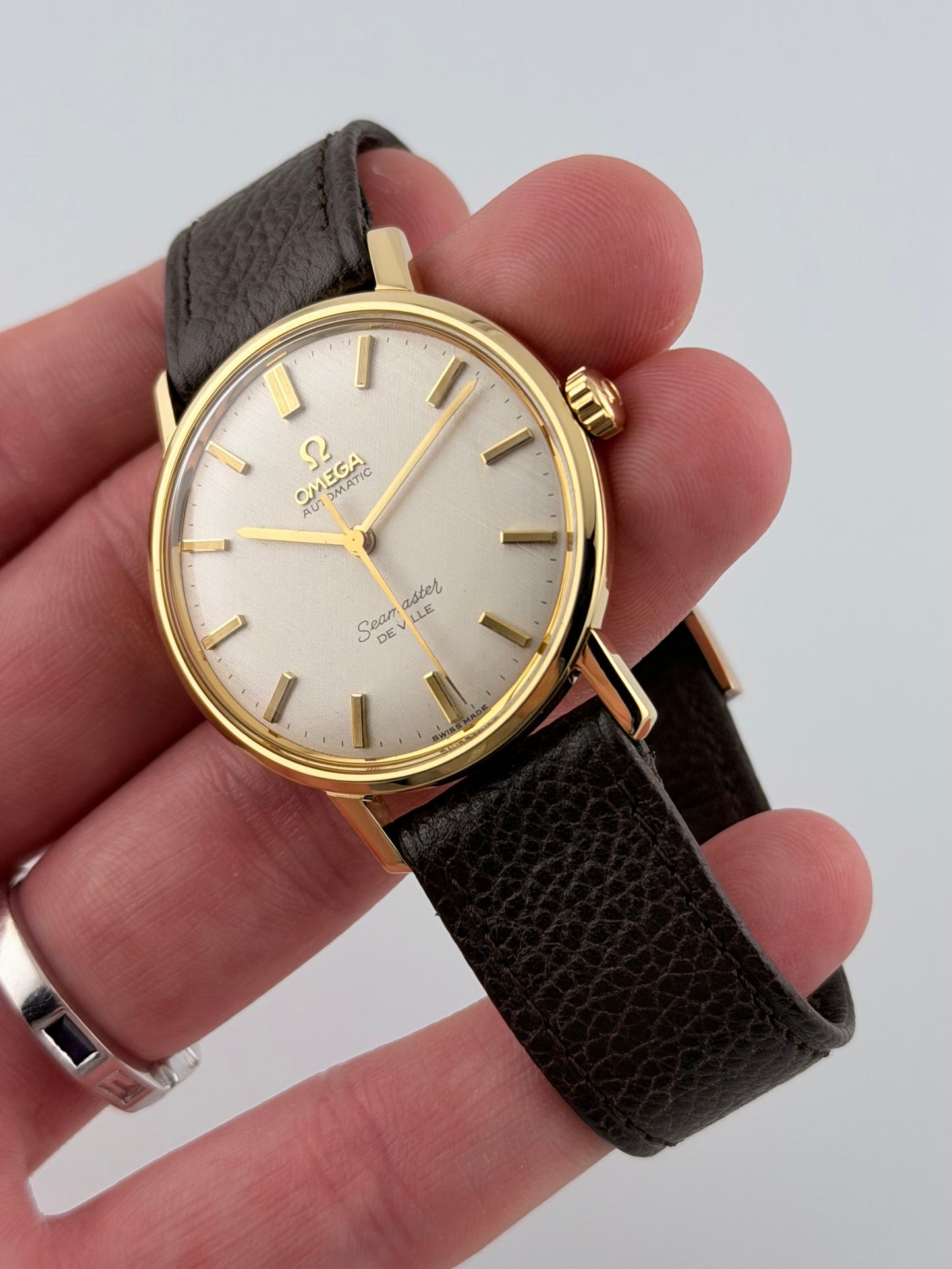 Omega Seamaster De Ville Automatic Linen Dial - 18ct Gold - 165.5020 - Box and Papers!