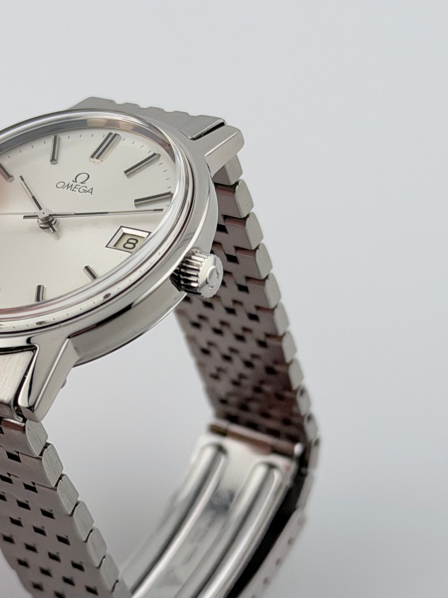 Omega Date Manual Wind 136.0104 - Original Bracelet