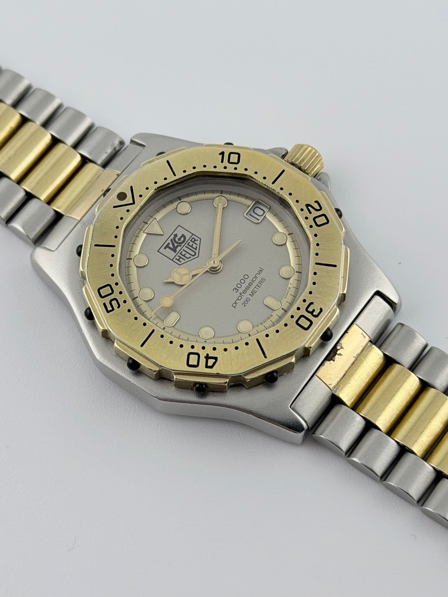Tag Heuer Professional 3000 Quartz Date - 934.213