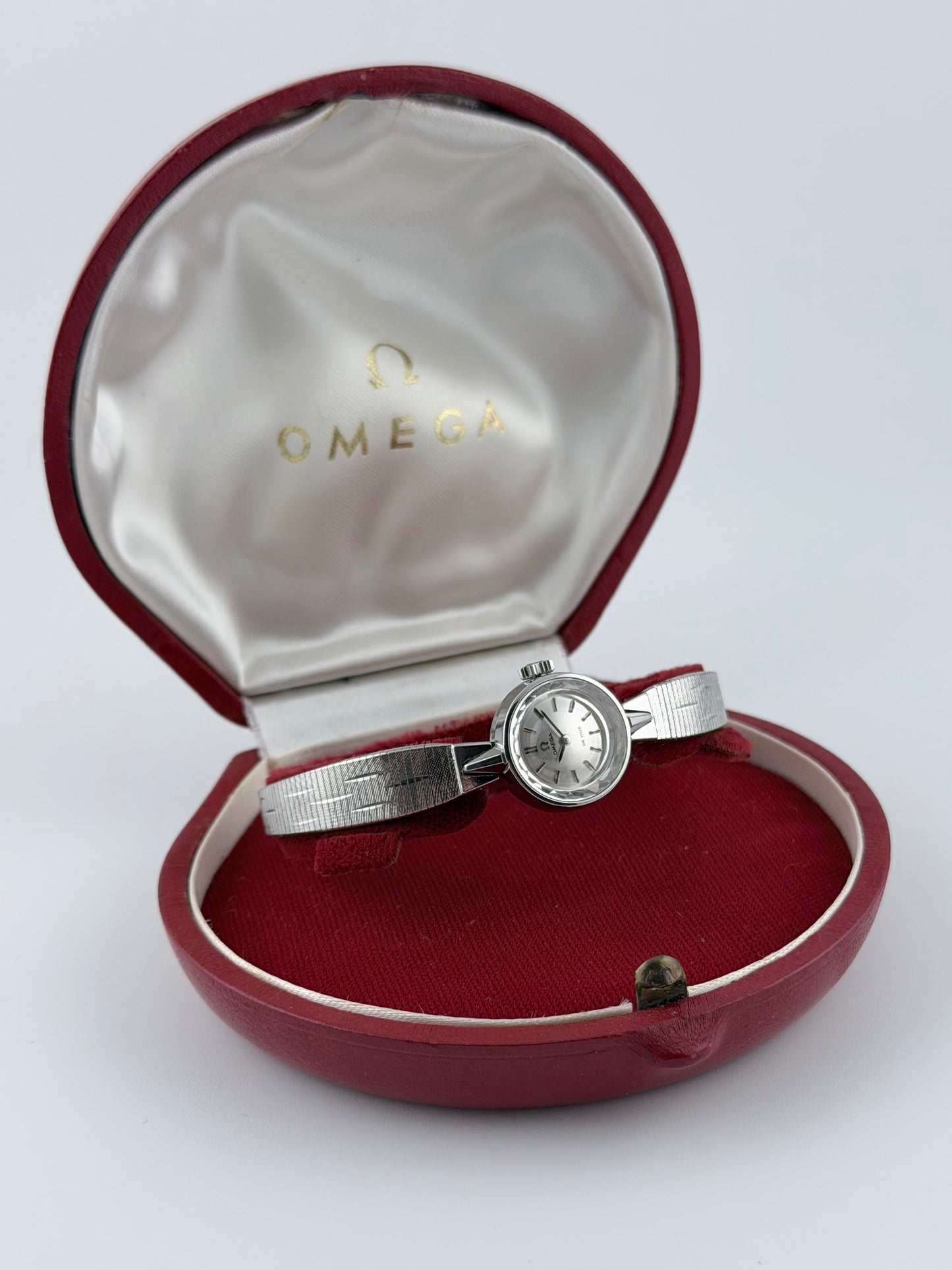 Omega De Ville Ladies Manual Wind 511.288 – RARE - Original Clamshell Box