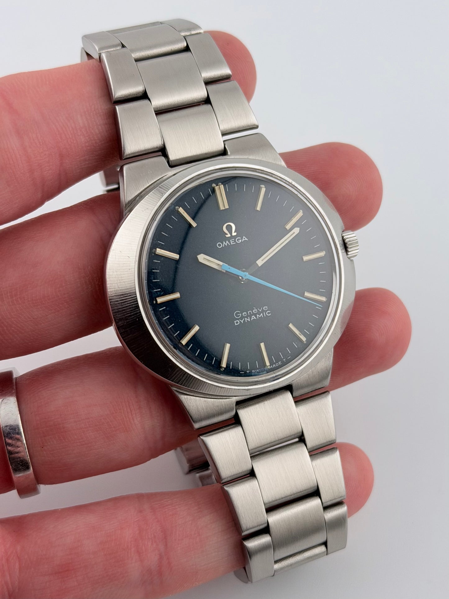 Omega Geneve Dynamic Manual Wind 135.033 - Box and Papers