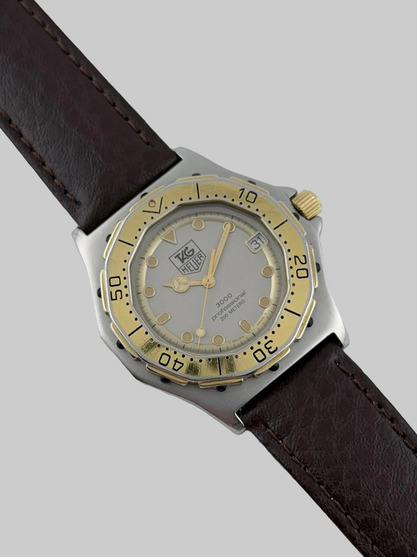 Tag Heuer Professional 3000 Quartz Date - 934.206