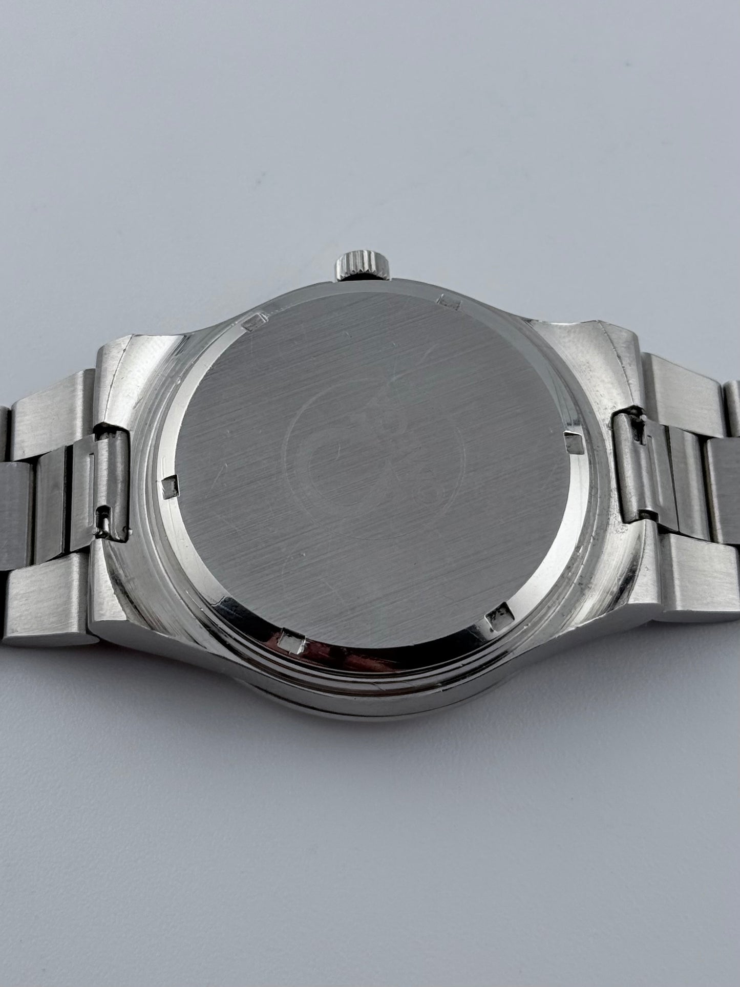 Omega Geneve Date Manual - 136.0103 - Rare Blue Dial - Box and Papers