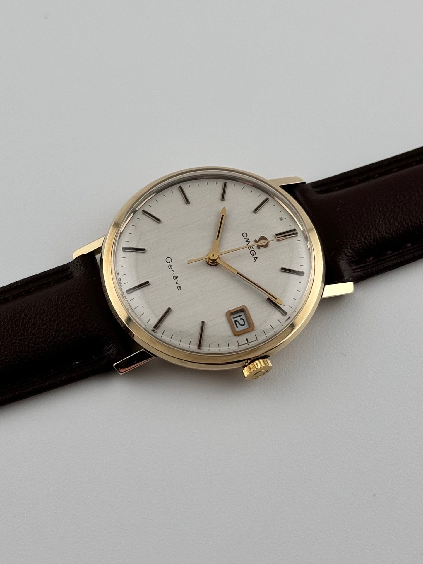 Omega Geneve Manual Wind 9ct Gold - 131.25016