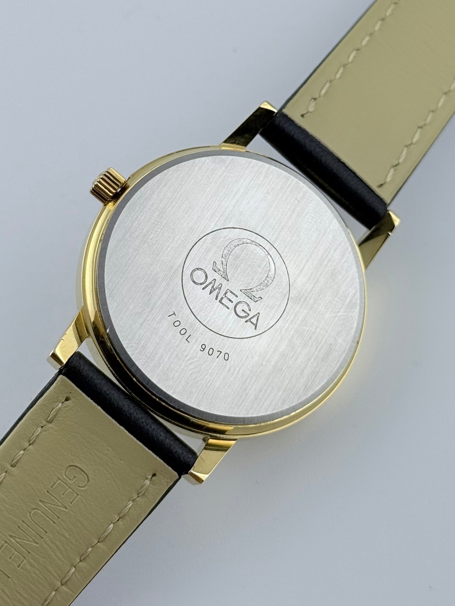 Omega Geneve Date Manual Wind 136.0104 - Box and Papers