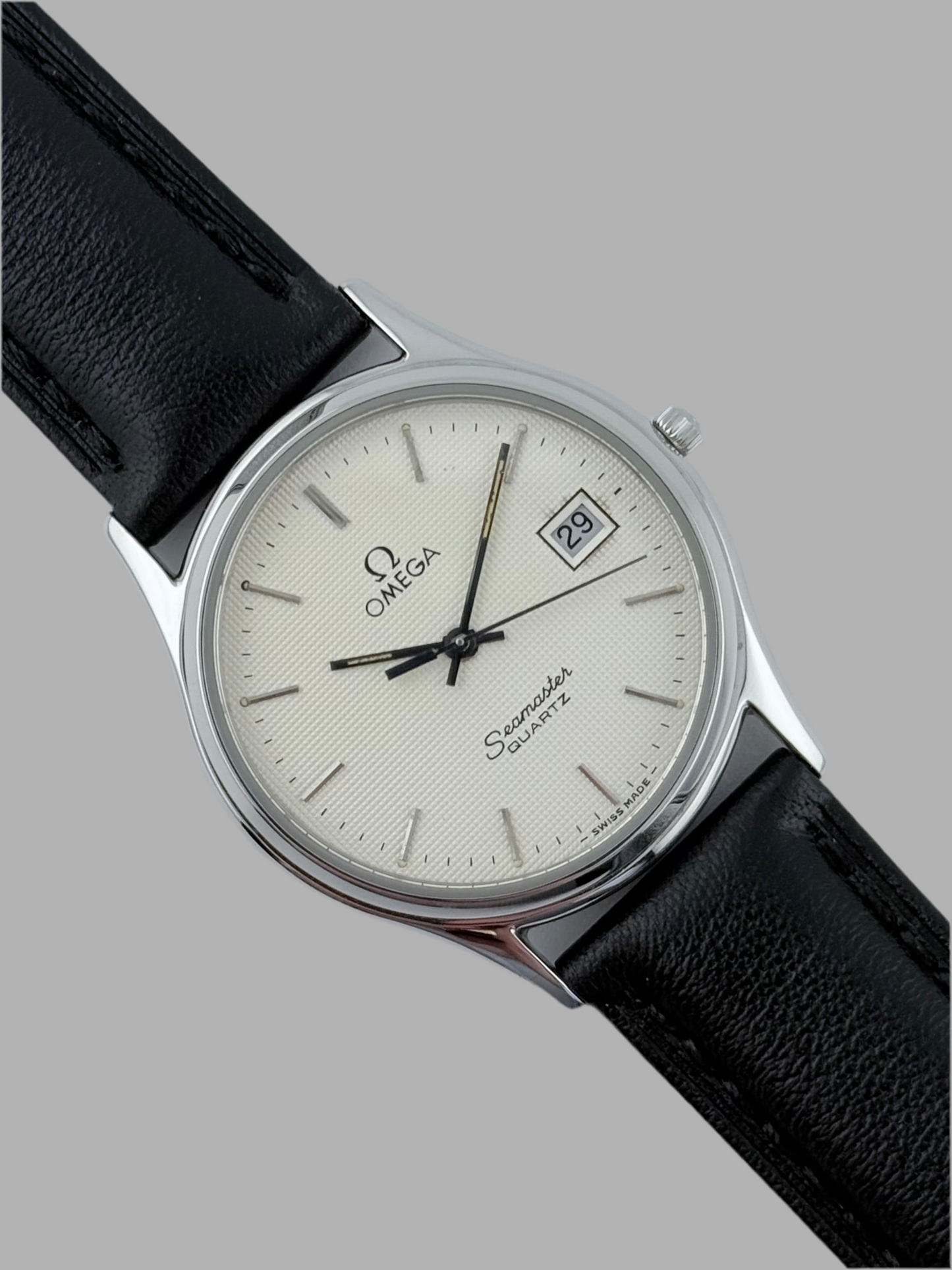 Omega Seamaster Quartz Date - 196.0251 - Waffle Dial - Box and Papers