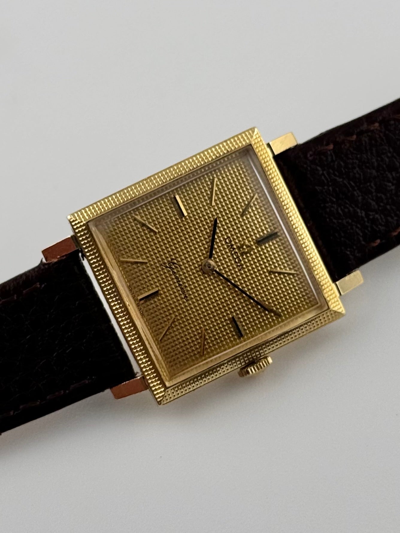 Omega Geneve Tank Manual Wind 111.031 - Rare Solid 18K Gold Hobnail