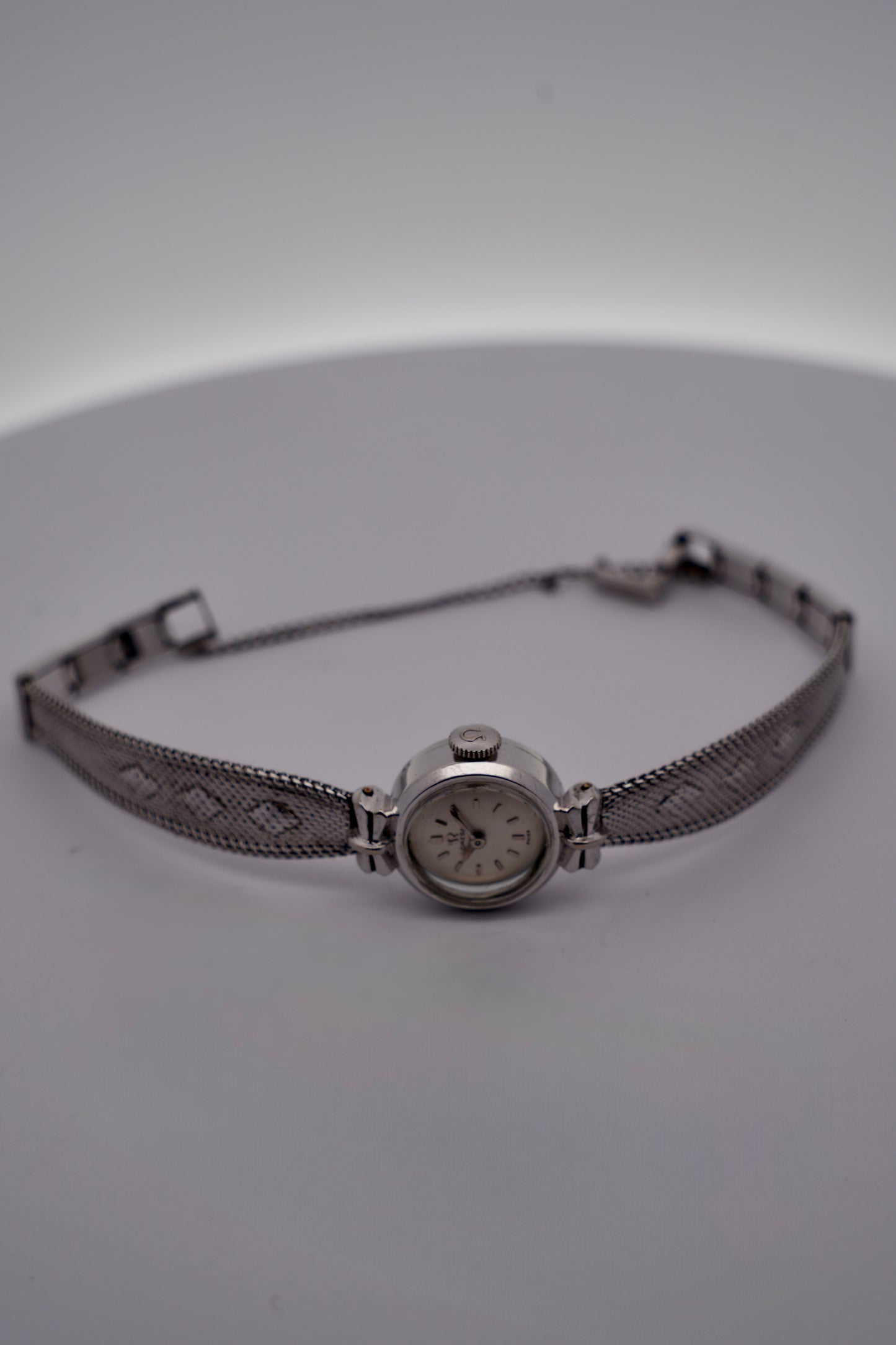 Omega Ladies Manual Wind 2510-36 - Original Clamshell Box