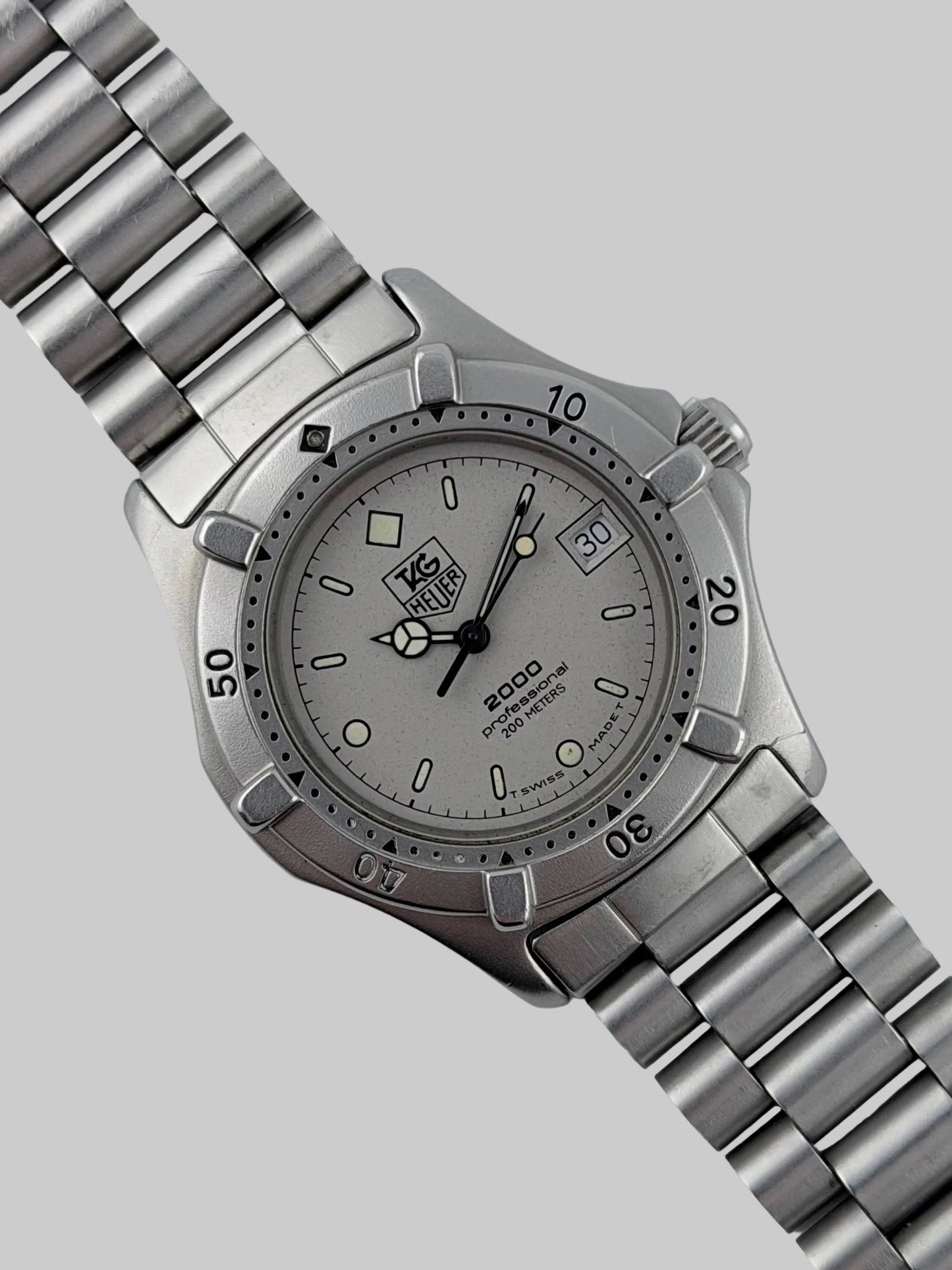 Tag Heuer Professional 2000 Quartz Date - 962.213