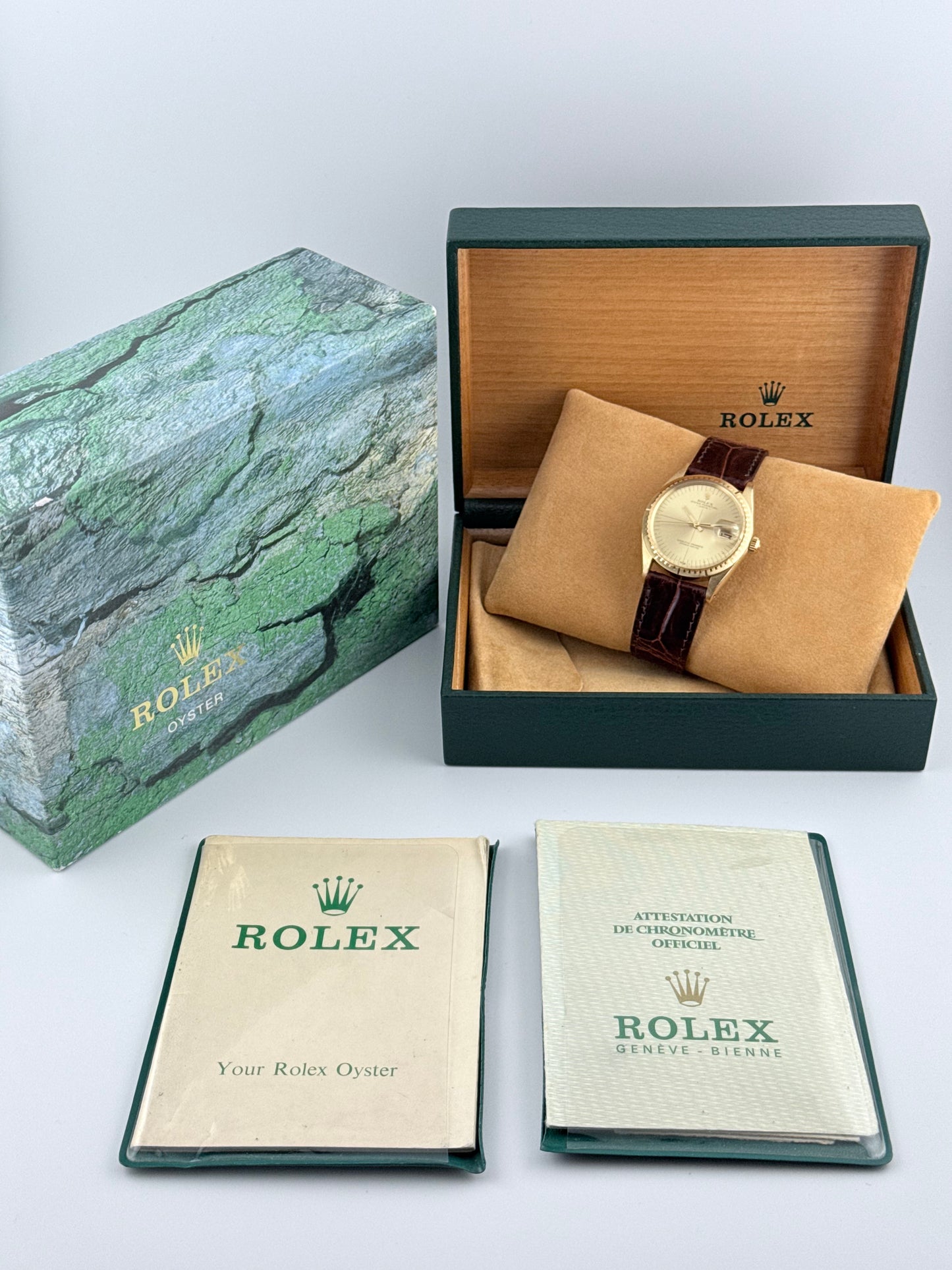 Rolex Oyster Perpetual Date Automatic - 1512 - Zephyr Dial - Solid 14ct Gold - Box and Papers