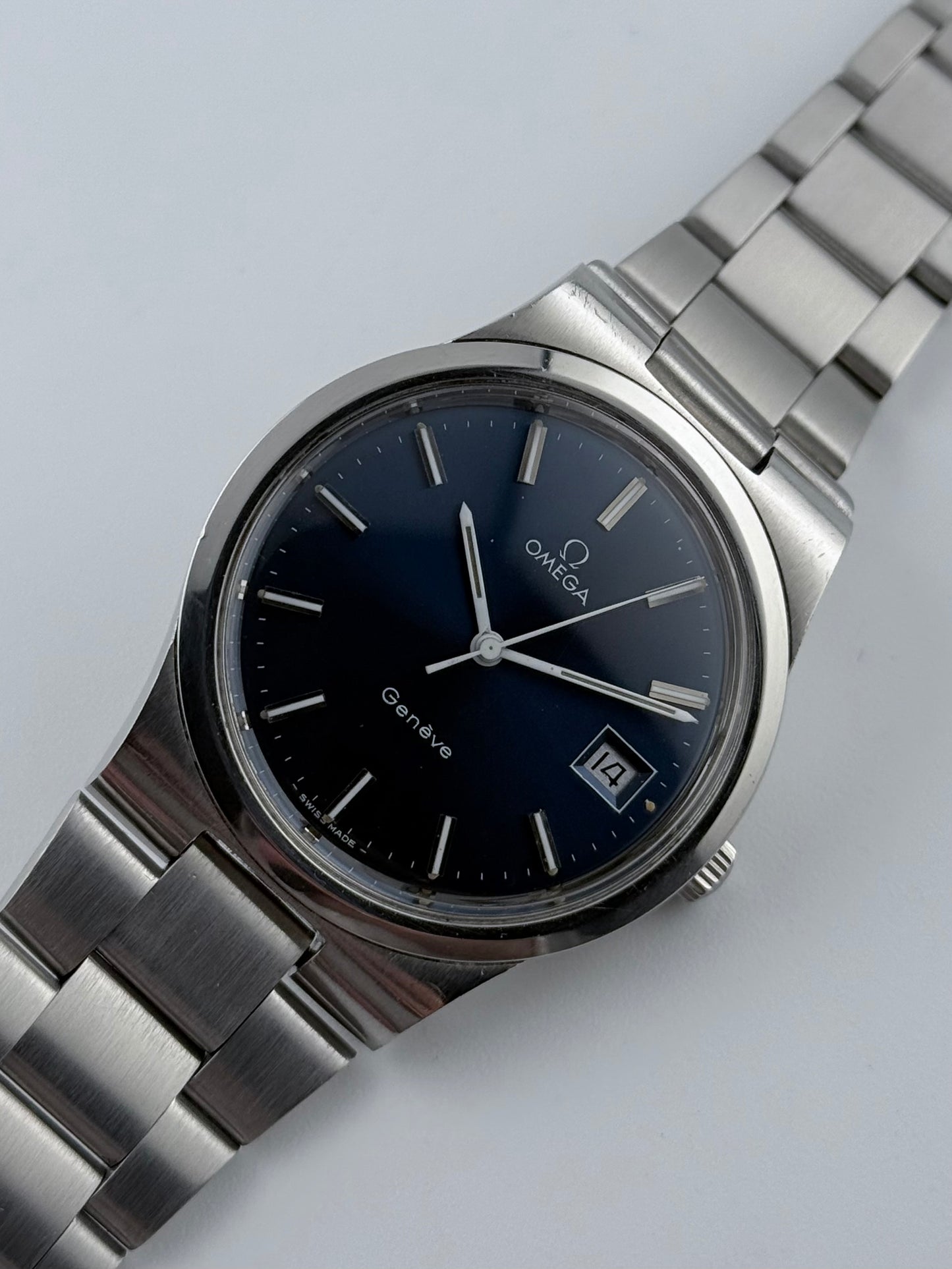 Omega Geneve Date Manual - 136.0103 - Rare Blue Dial - Box and Papers