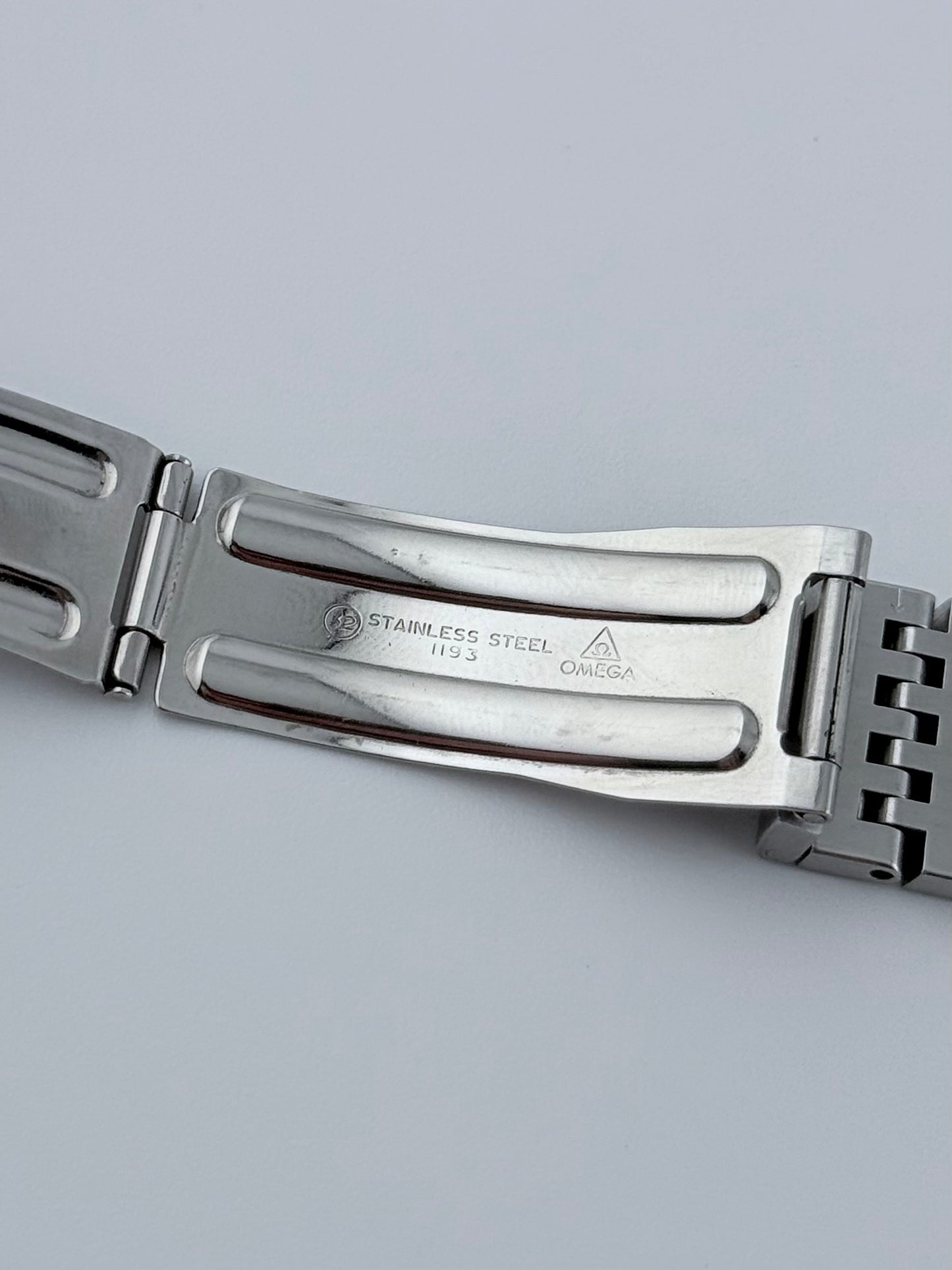 Omega Geneve Automatic Date - 166.0163