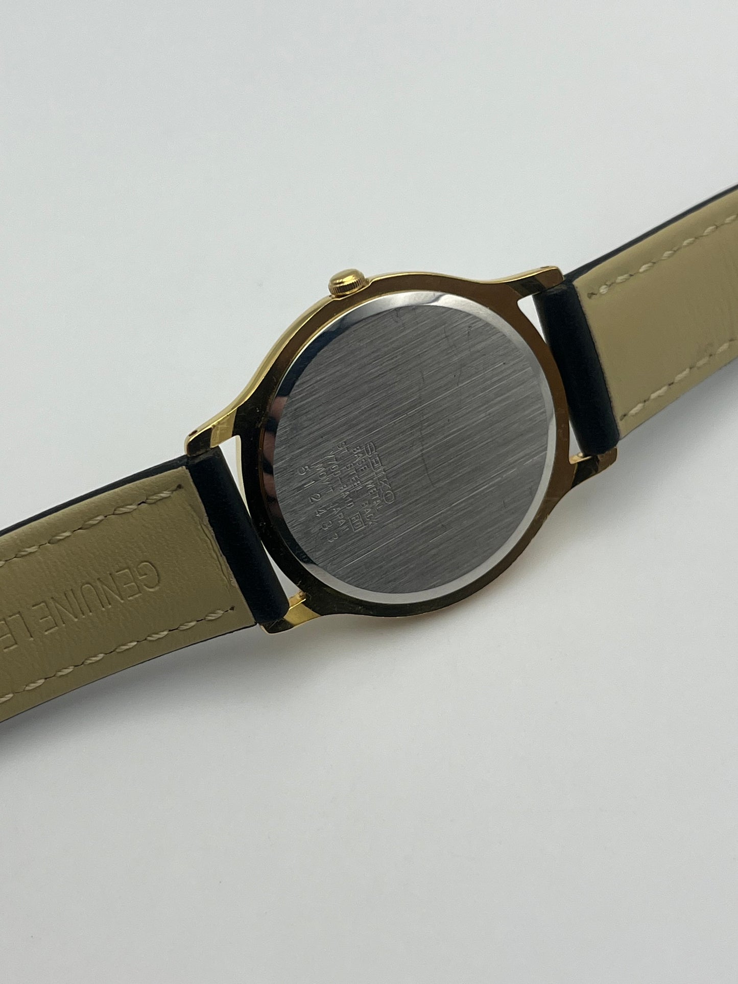 Seiko Quartz V700-8A10