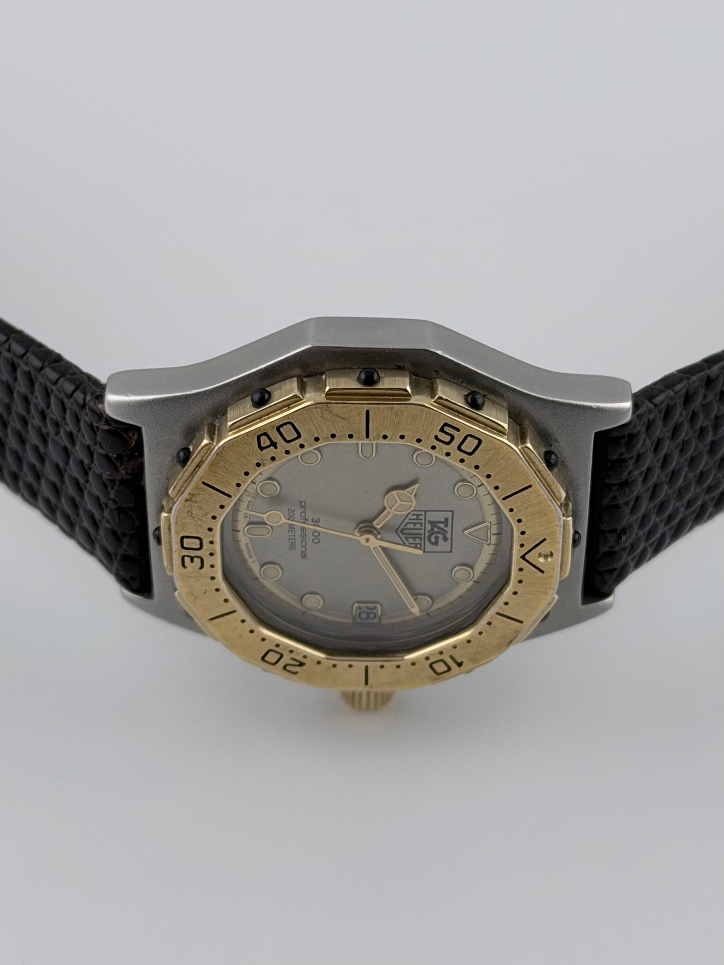 Tag Heuer Professional 3000 Quartz Date - 934.213