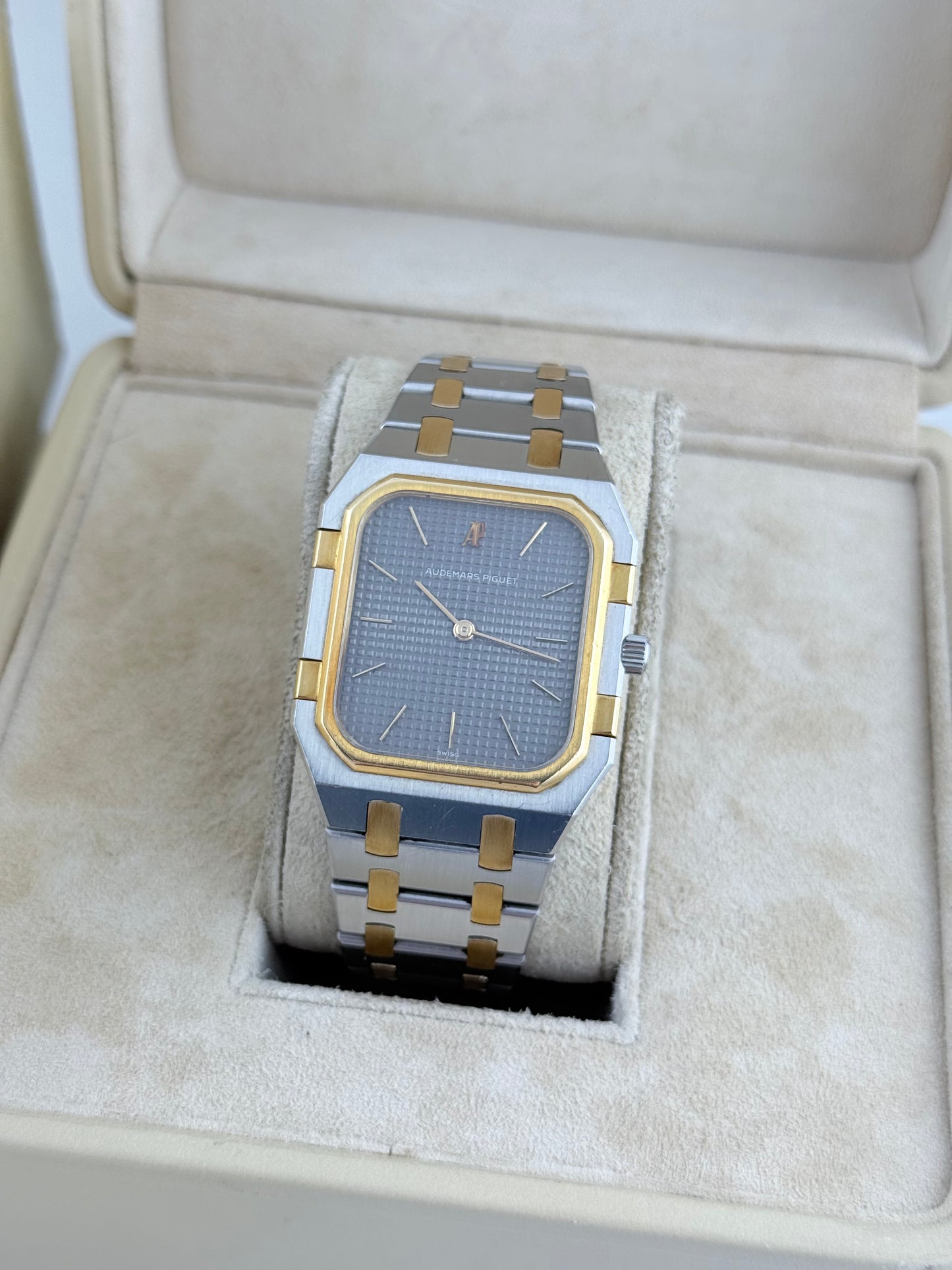 Audemars Piguet Royal Oak Jumbo - 56005 SA - Box and Papers