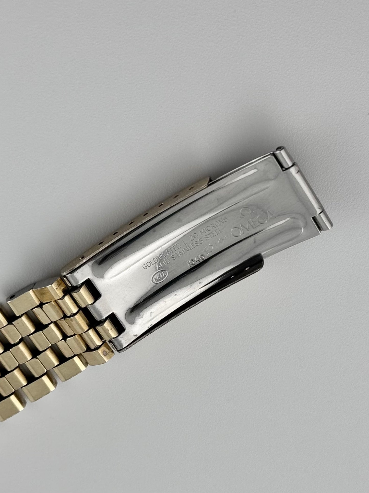Omega Constellation Chronometer Automatic Date 168.017 - Box and Papers