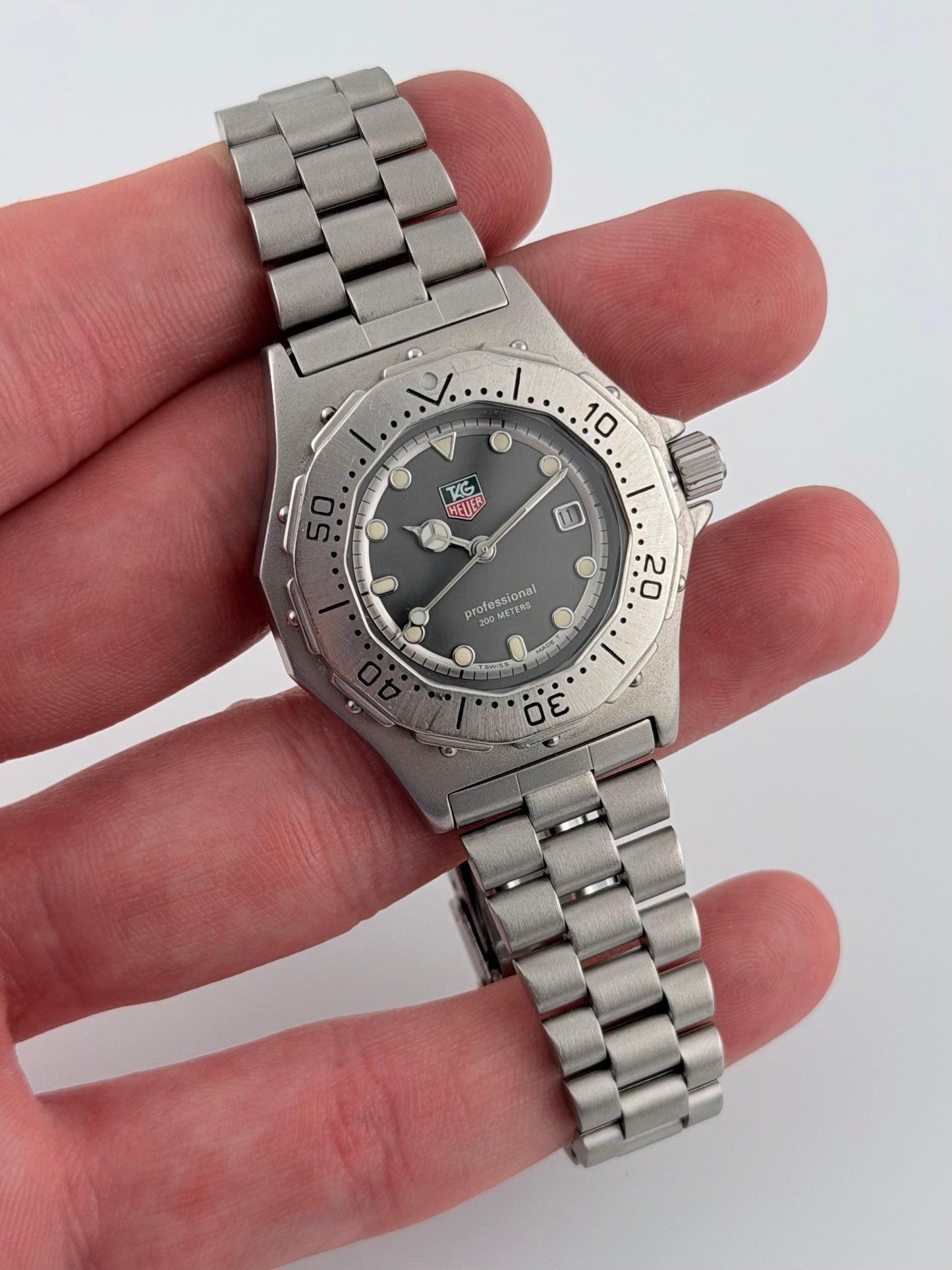 Tag Heuer Professional 200m Quartz Date - 932.215 - Ladies
