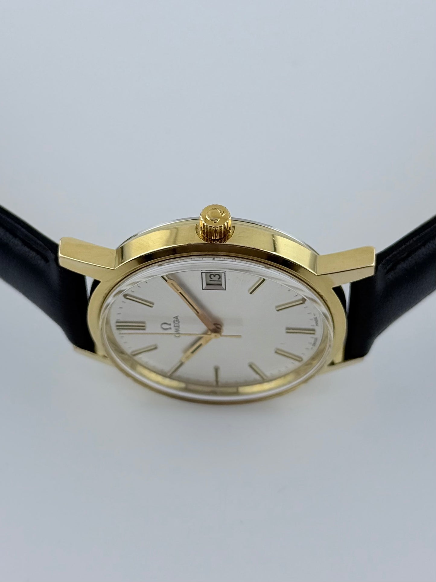 Omega Geneve Date Manual Wind 136.0104 - Box and Papers