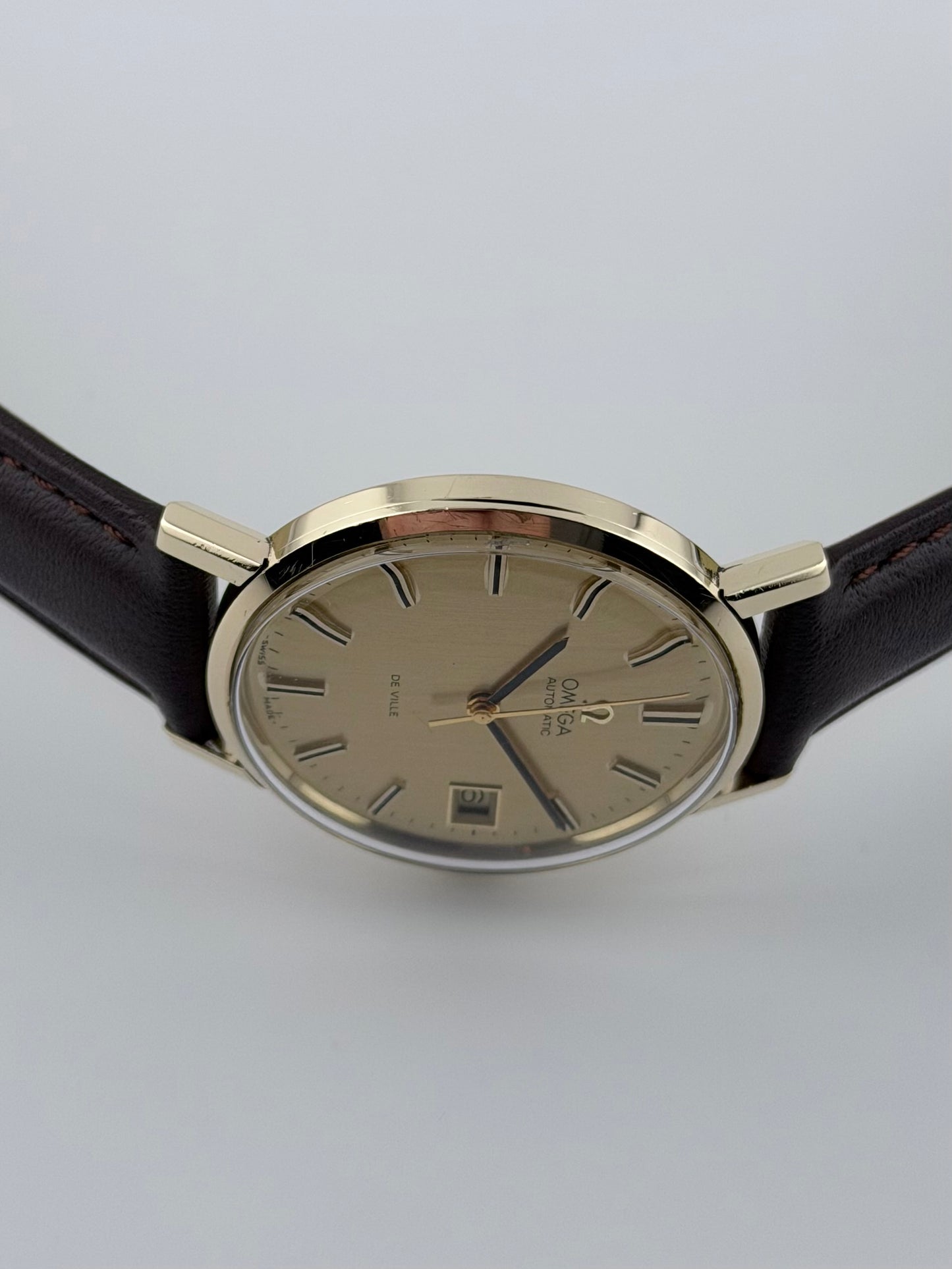 Omega De Ville Automatic Date 166.5161 - 9ct Solid Gold - Box and Papers!