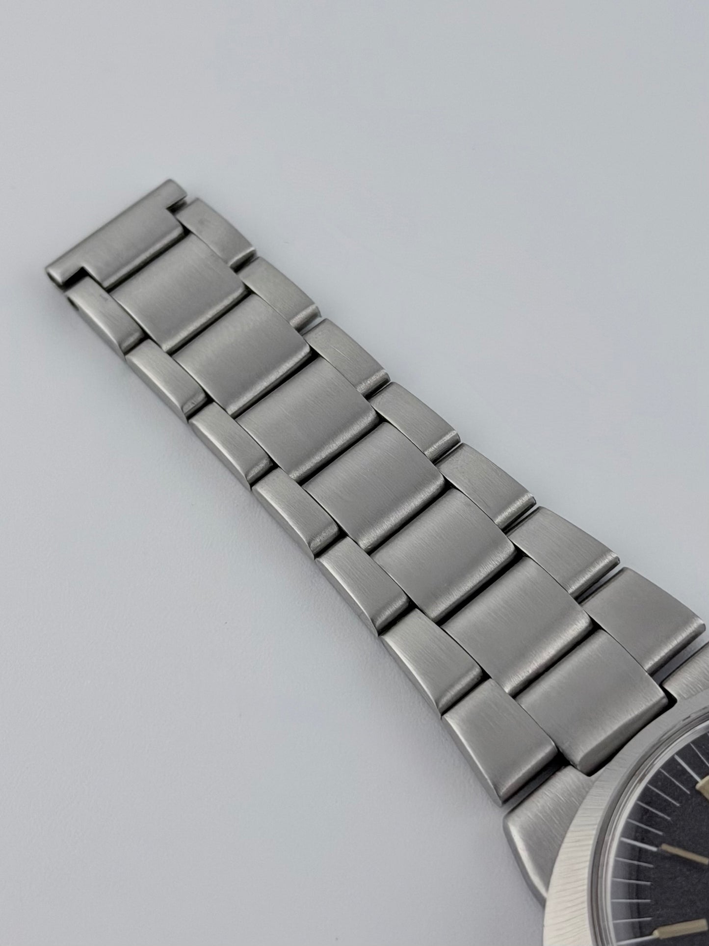 Omega Geneve Dynamic Automatic Date 166.039