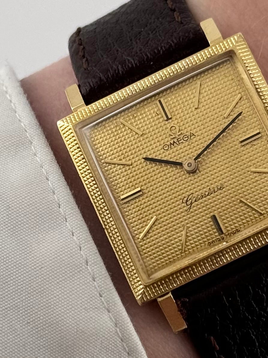 Omega Geneve Tank Manual Wind 111.031 - Rare Solid 18K Gold Hobnail